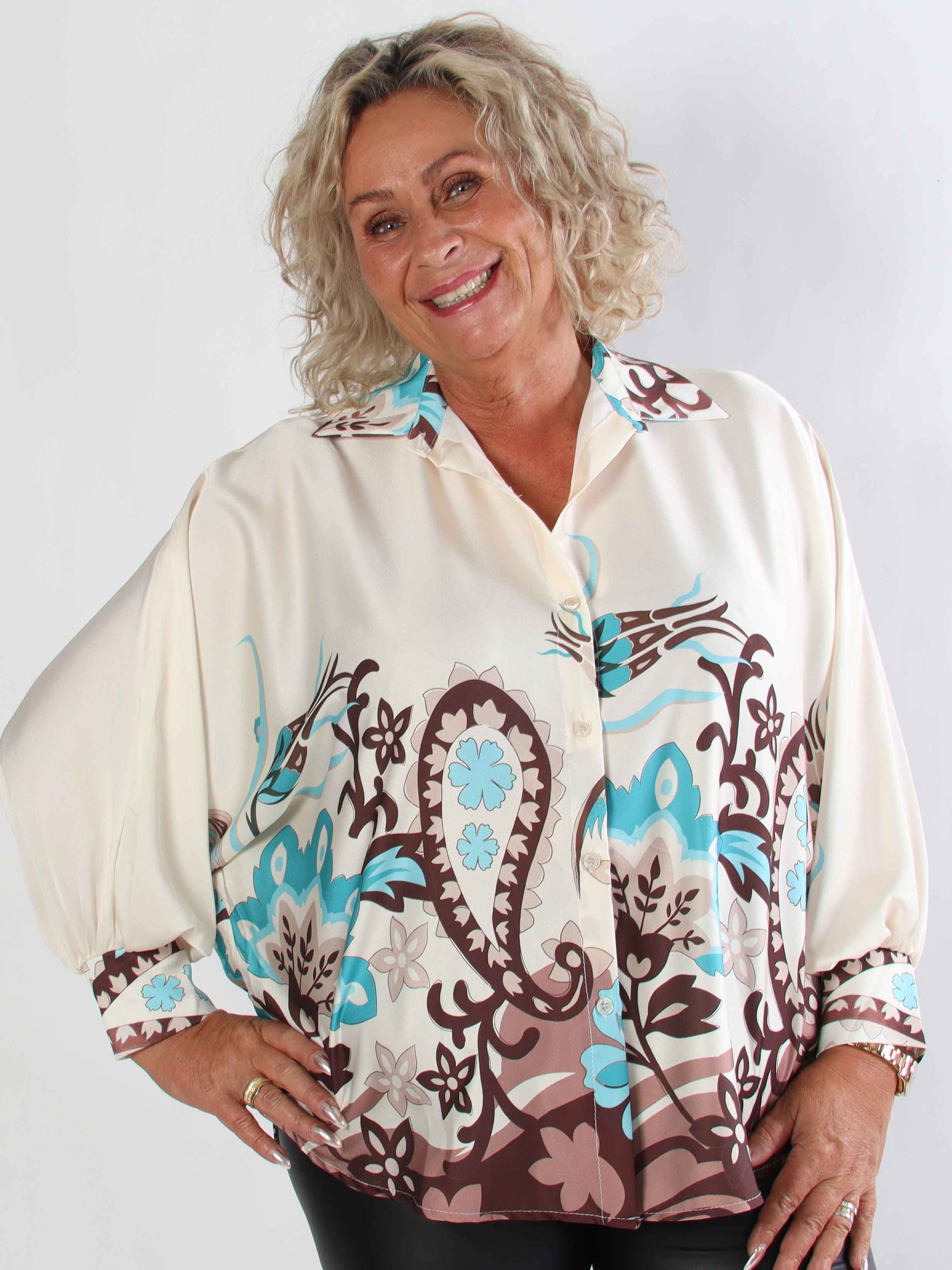 Feliciti Paisley - Mönstrad plus size skjorta med fladdermusärmar