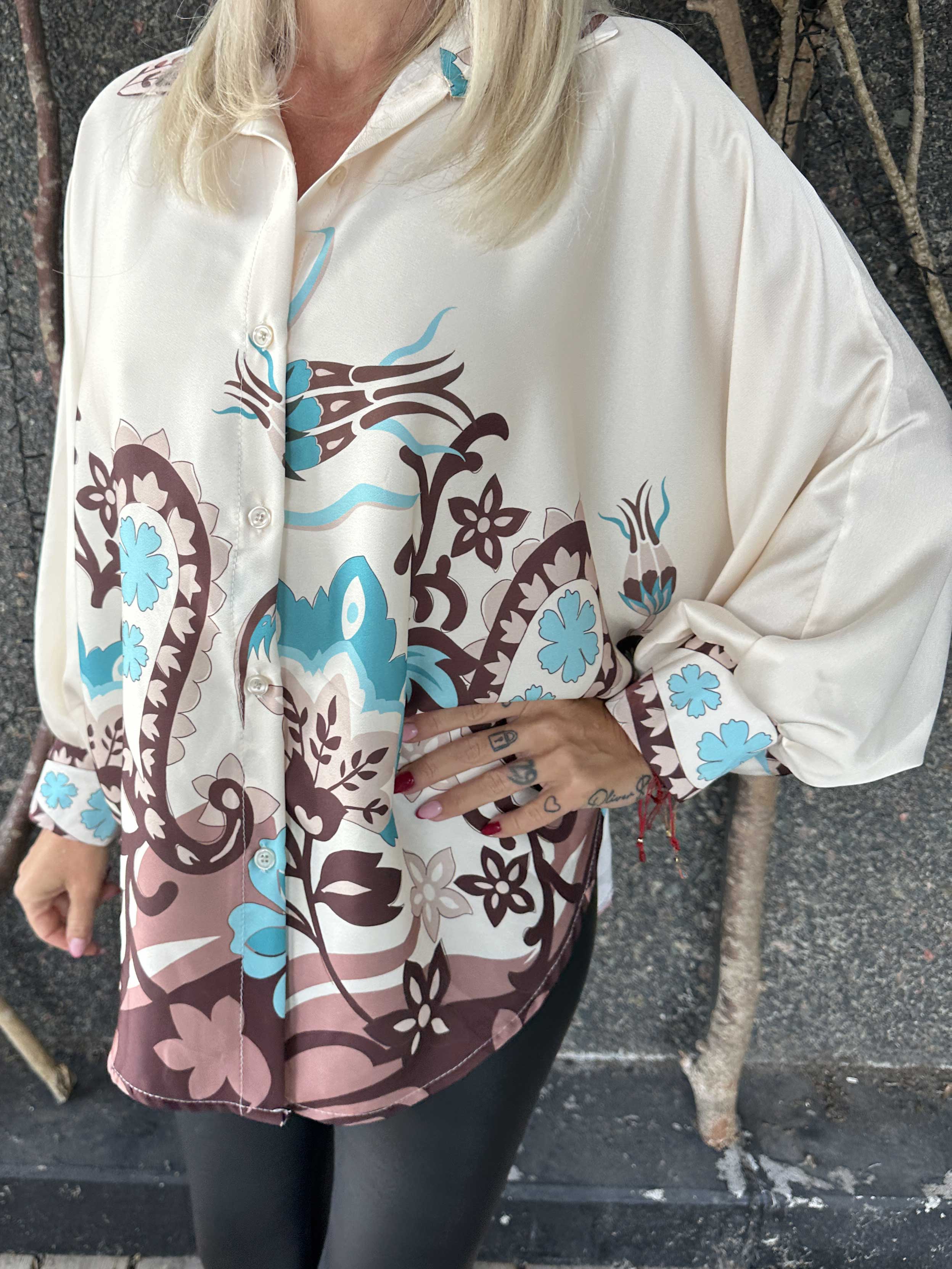 Feliciti Paisley - Mönstrad skjorta med fladdermusärmar