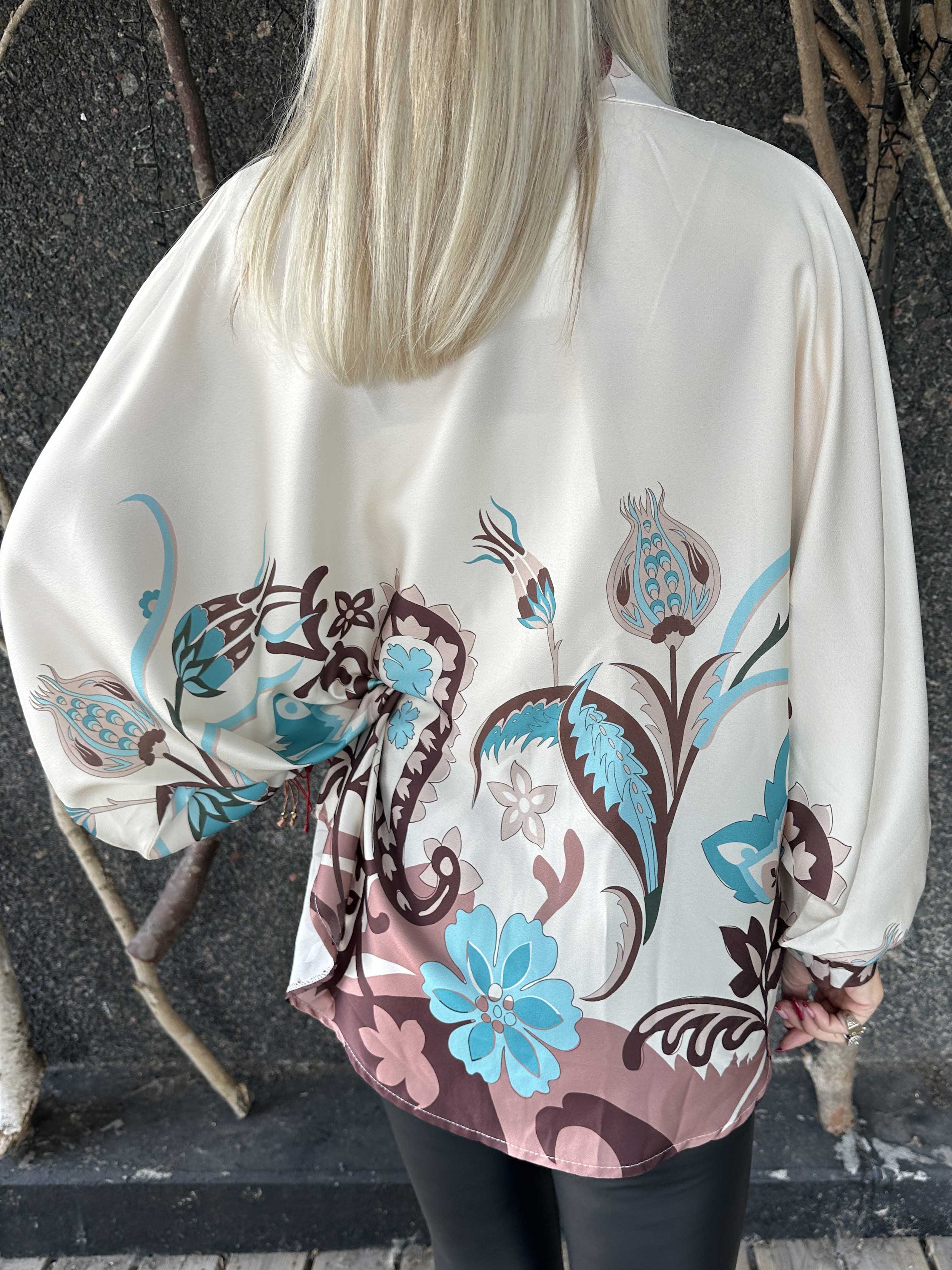 Feliciti Paisley - Mönstrad skjorta med fladdermusärmar