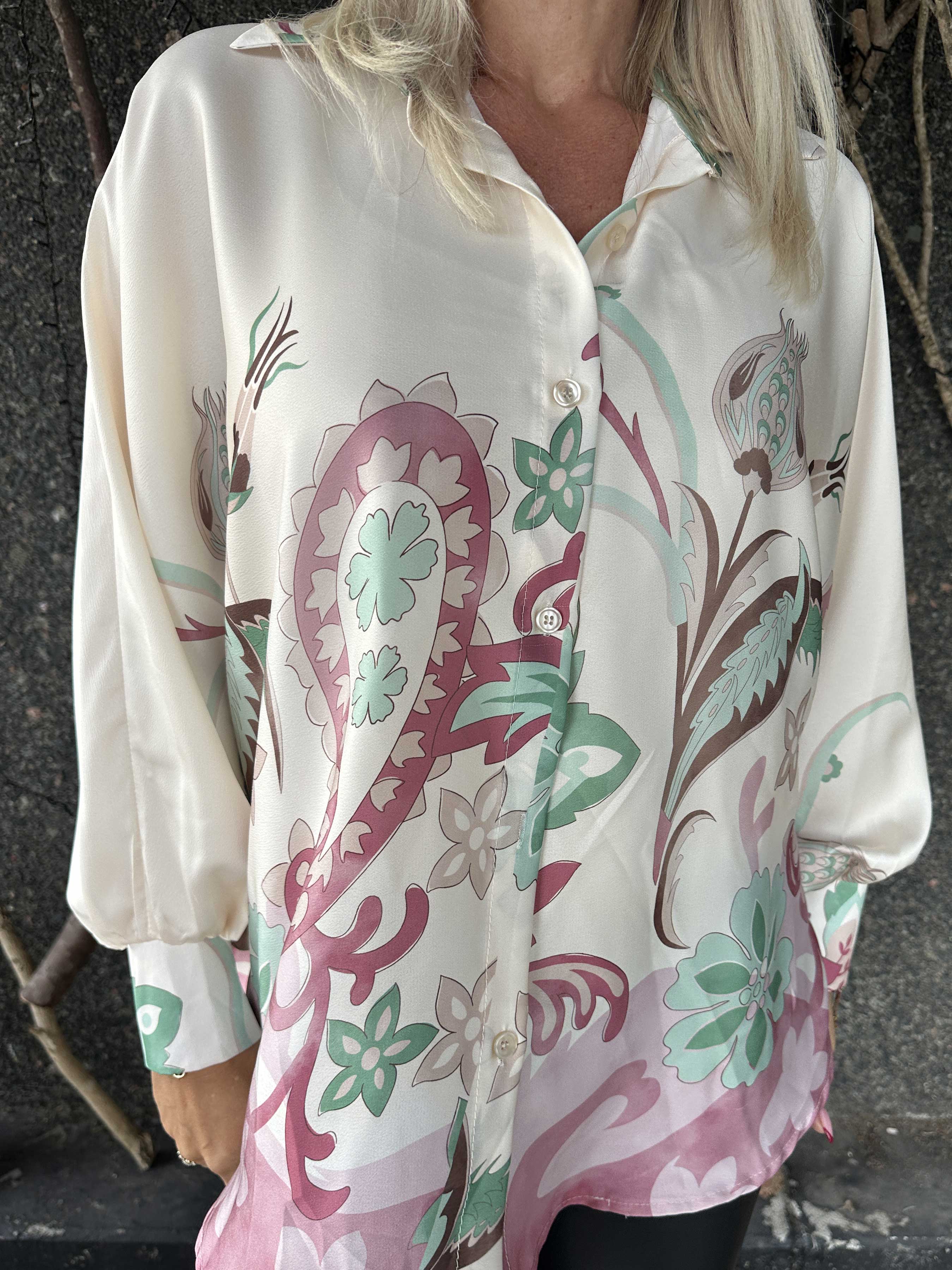 Feliciti Paisley - Mönstrad skjorta med fladdermusärmar