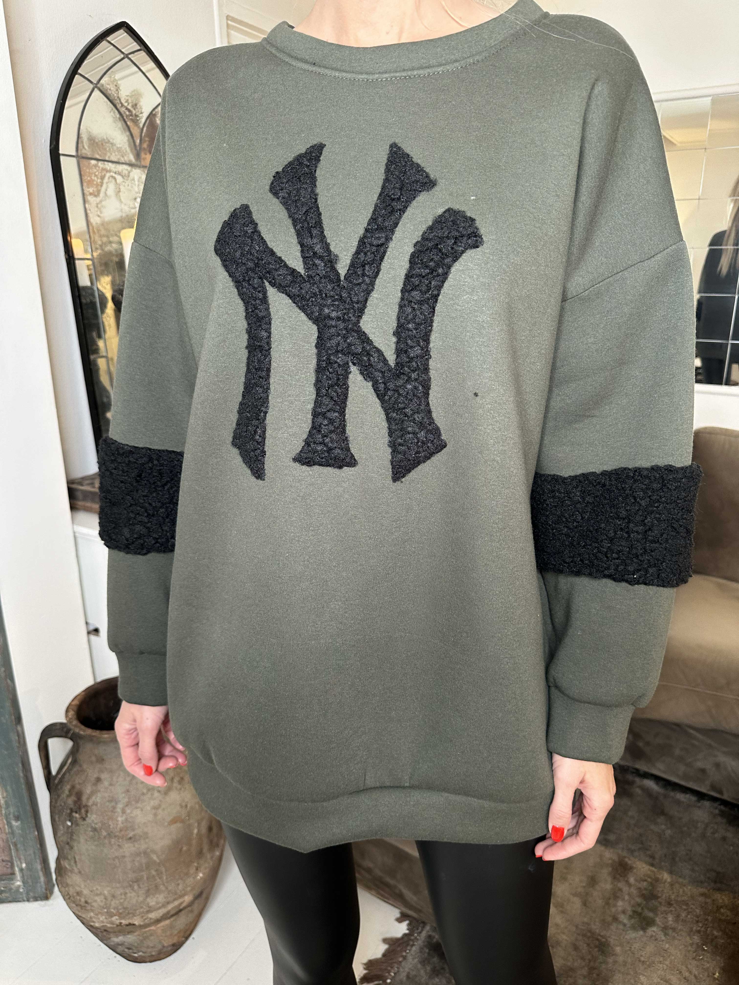 Fenya - Sweatshirt med detaljer i mjuk plysch