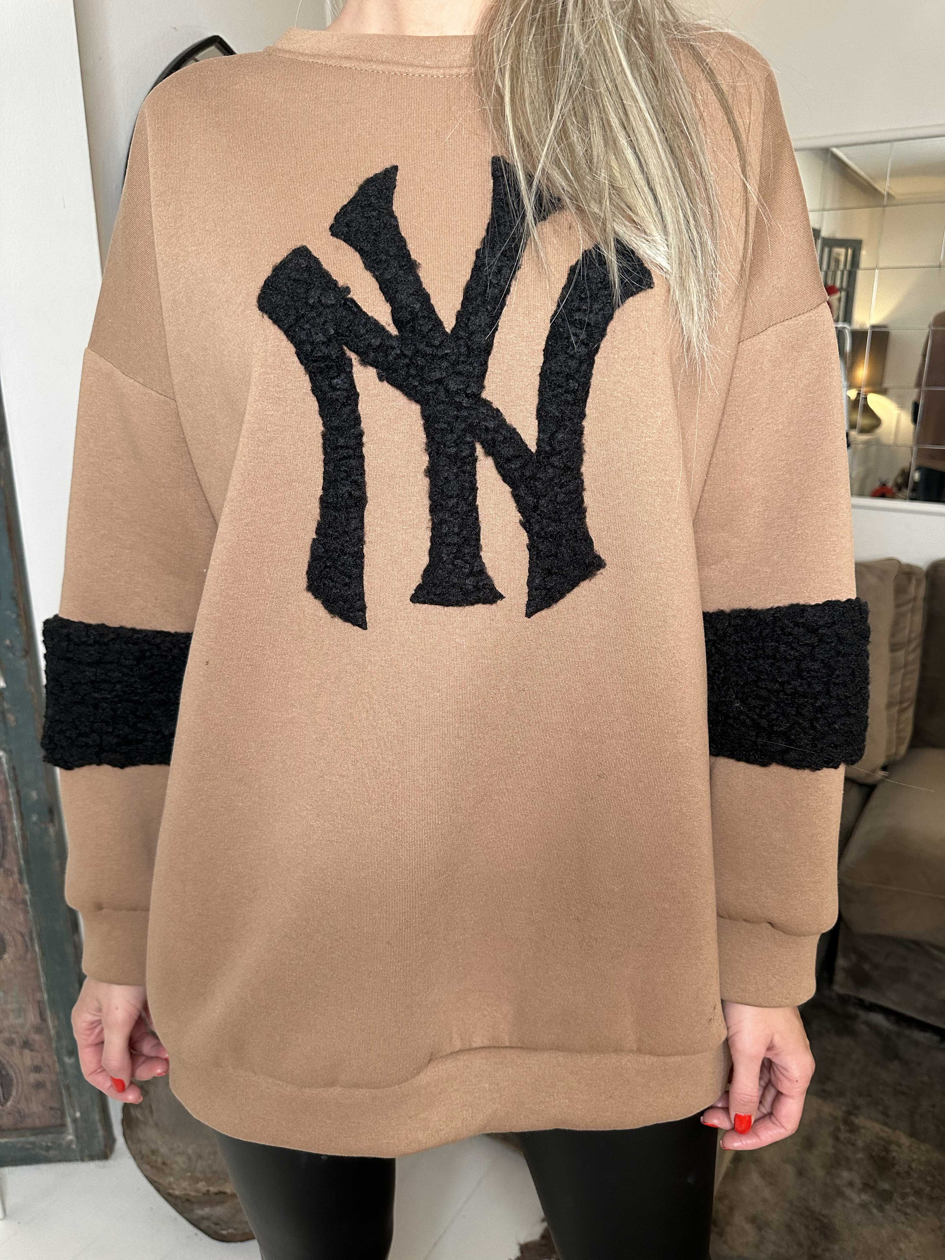 Fenya - Sweatshirt med detaljer i mjuk plysch