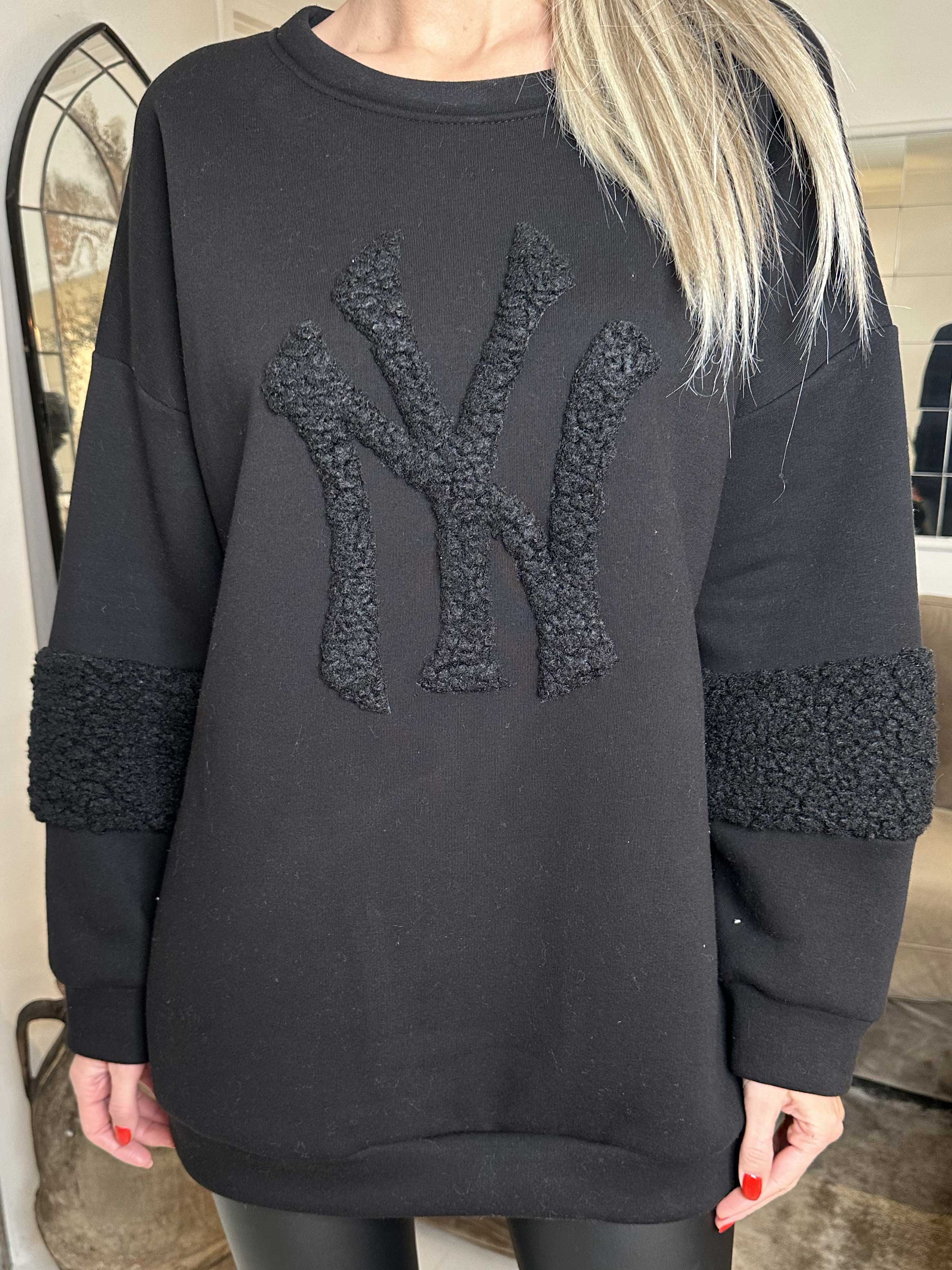 Fenya - Sweatshirt med detaljer i mjuk plysch