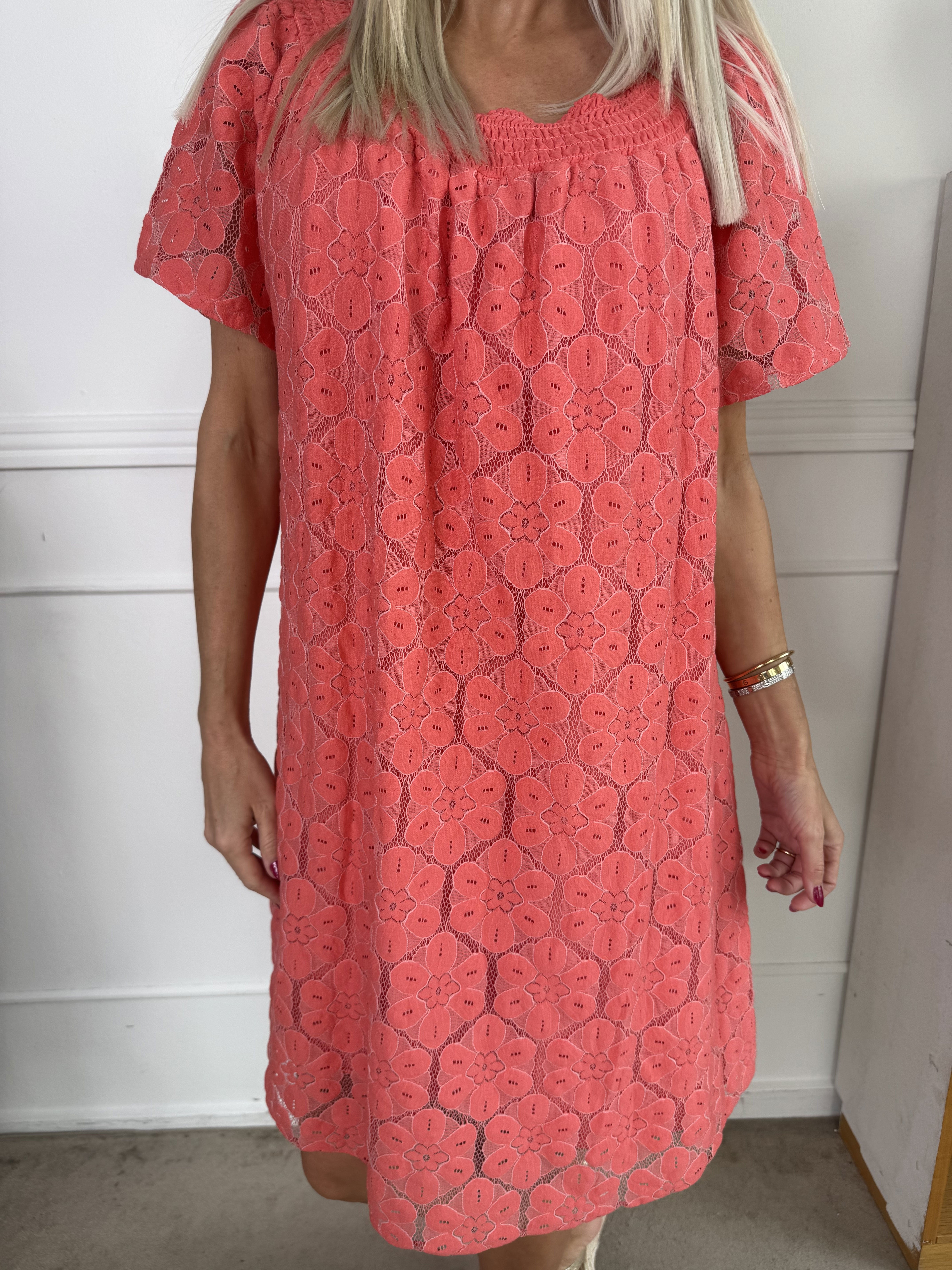 Fjola - Söt tunikaklänning i bomull med spets fram