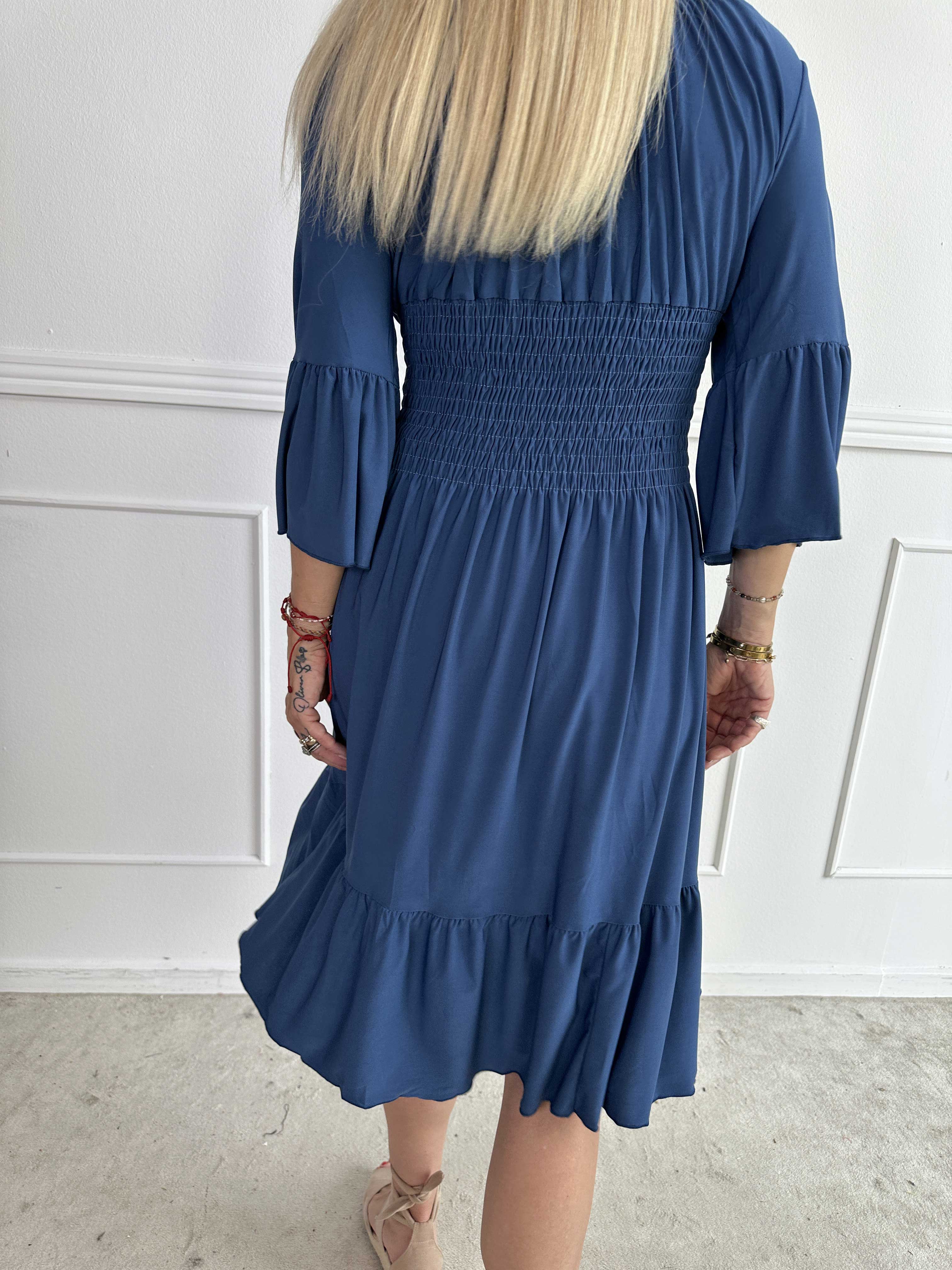 Flora Plain - Elastisk enfärgad klänning med resår och volang på ärmen