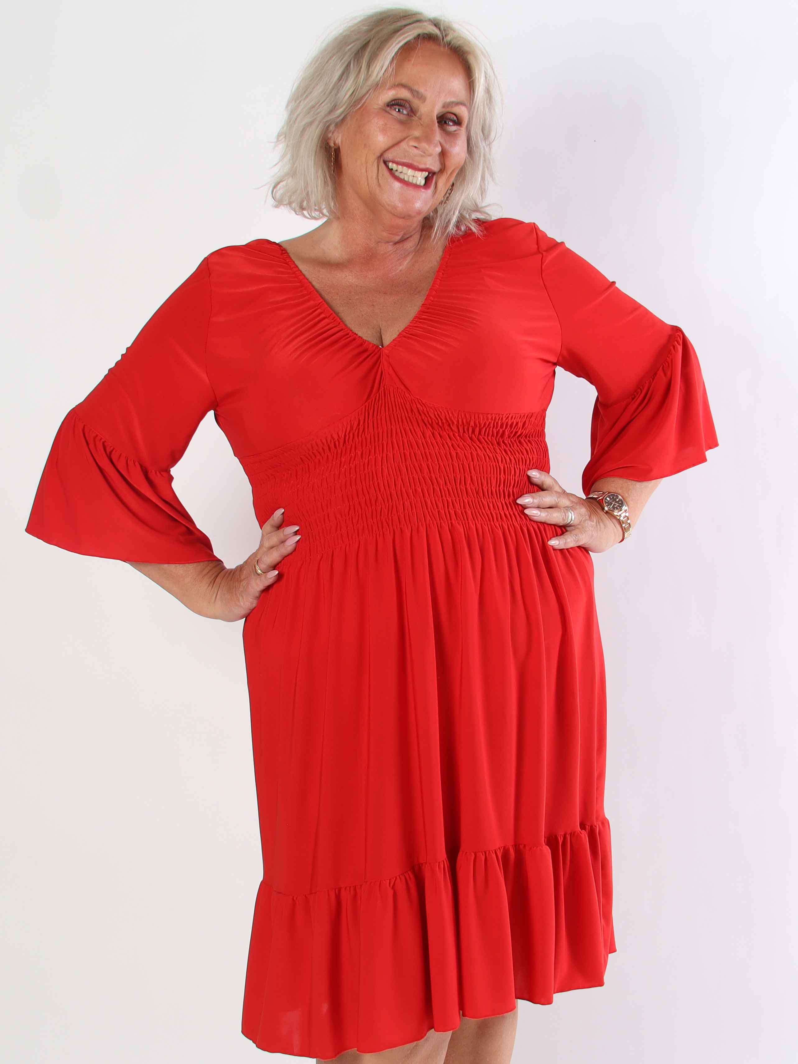 Flora Plain - Elastisk plus size klänning med resår och volang på ärmen