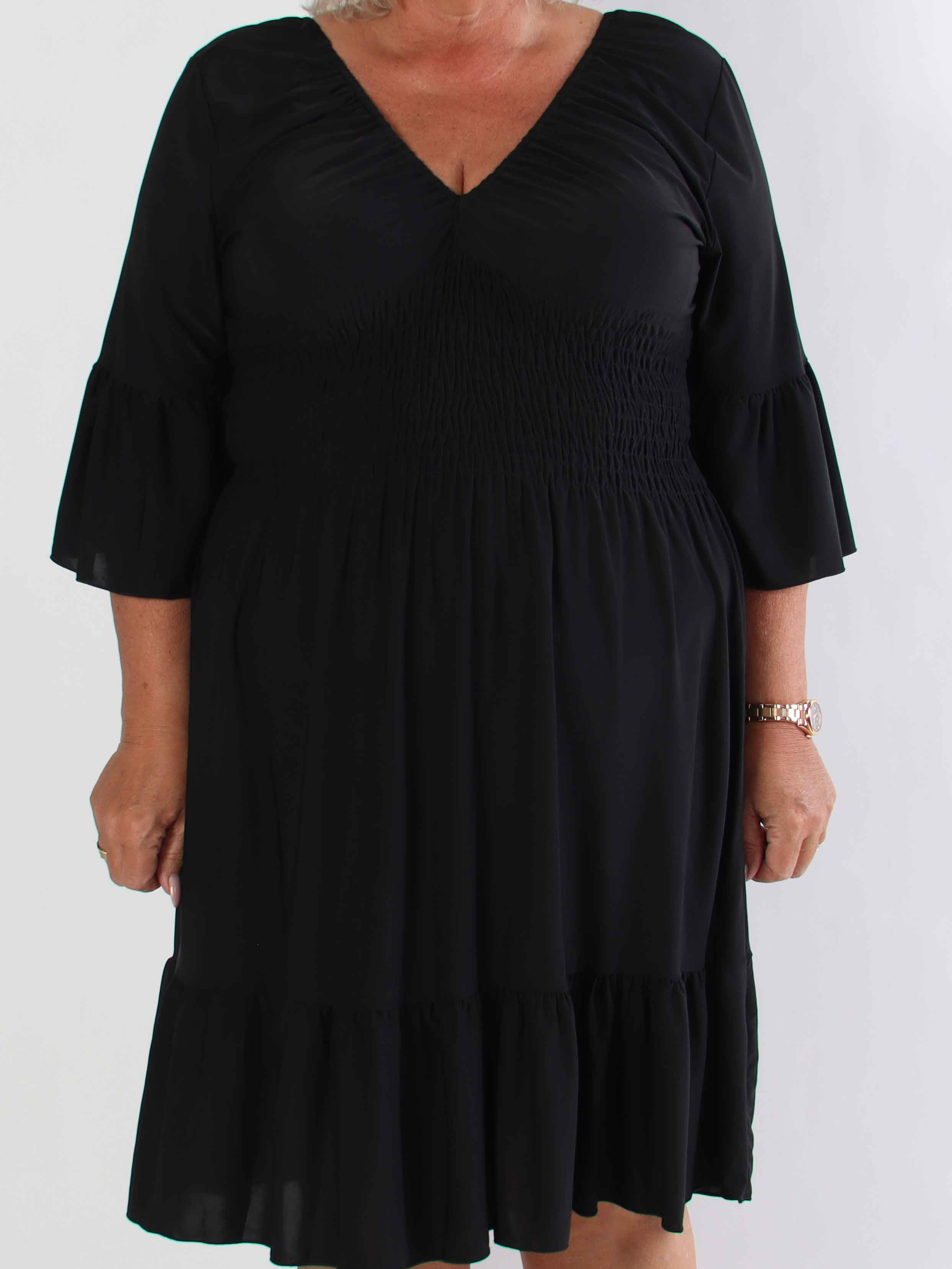 Flora Plain - Elastisk plus size klänning med resår och volang på ärmen