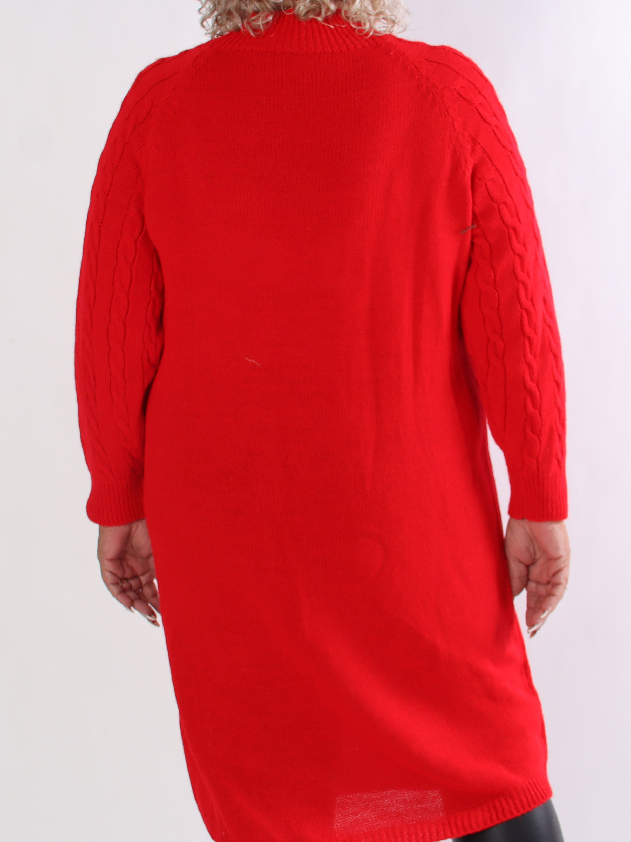 Floresta - Kabelstickad plus size klänning med guldfärgade knappar