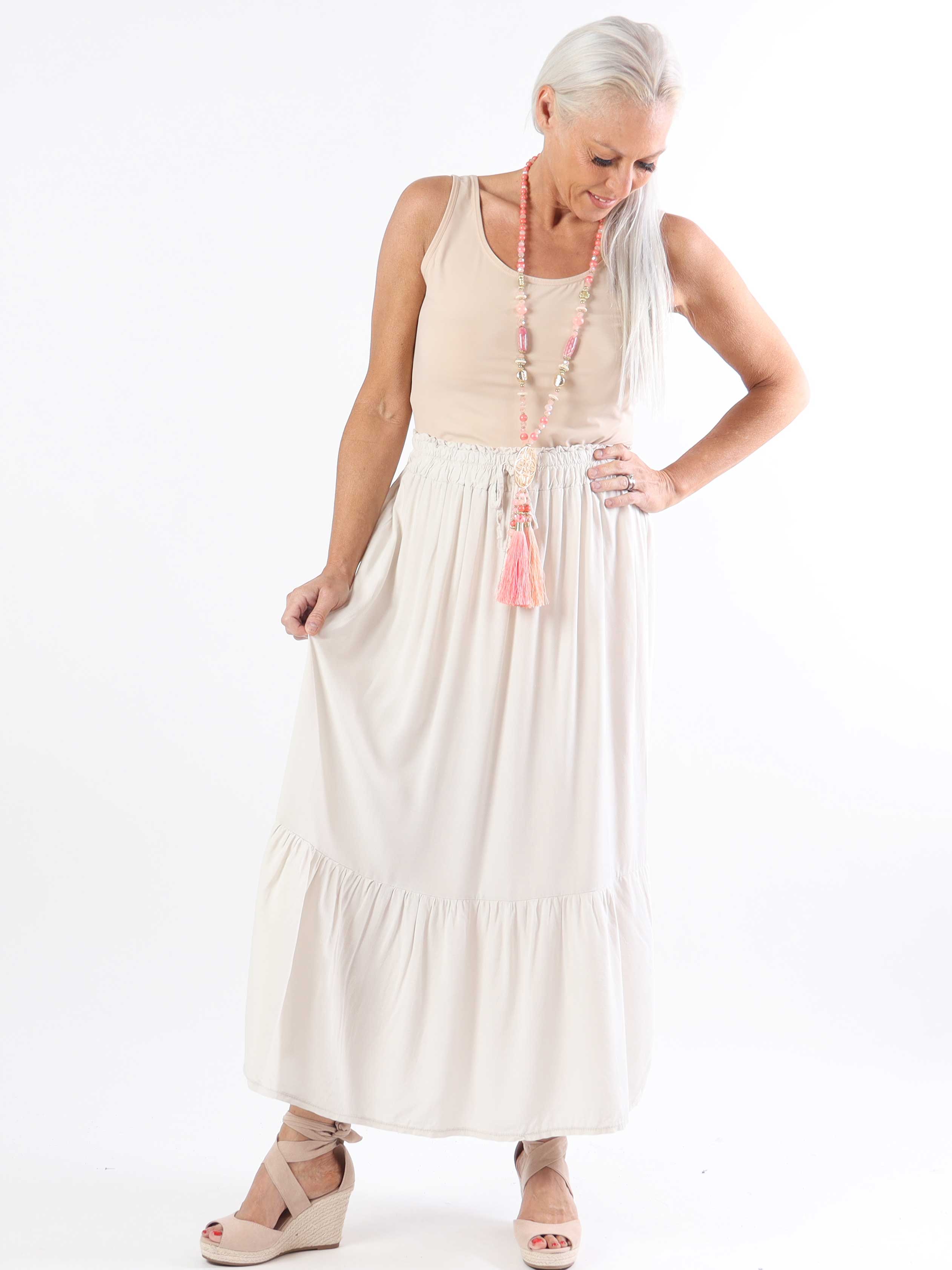 Florida - Söt plus size kjol i viskos med volang i nederkanten