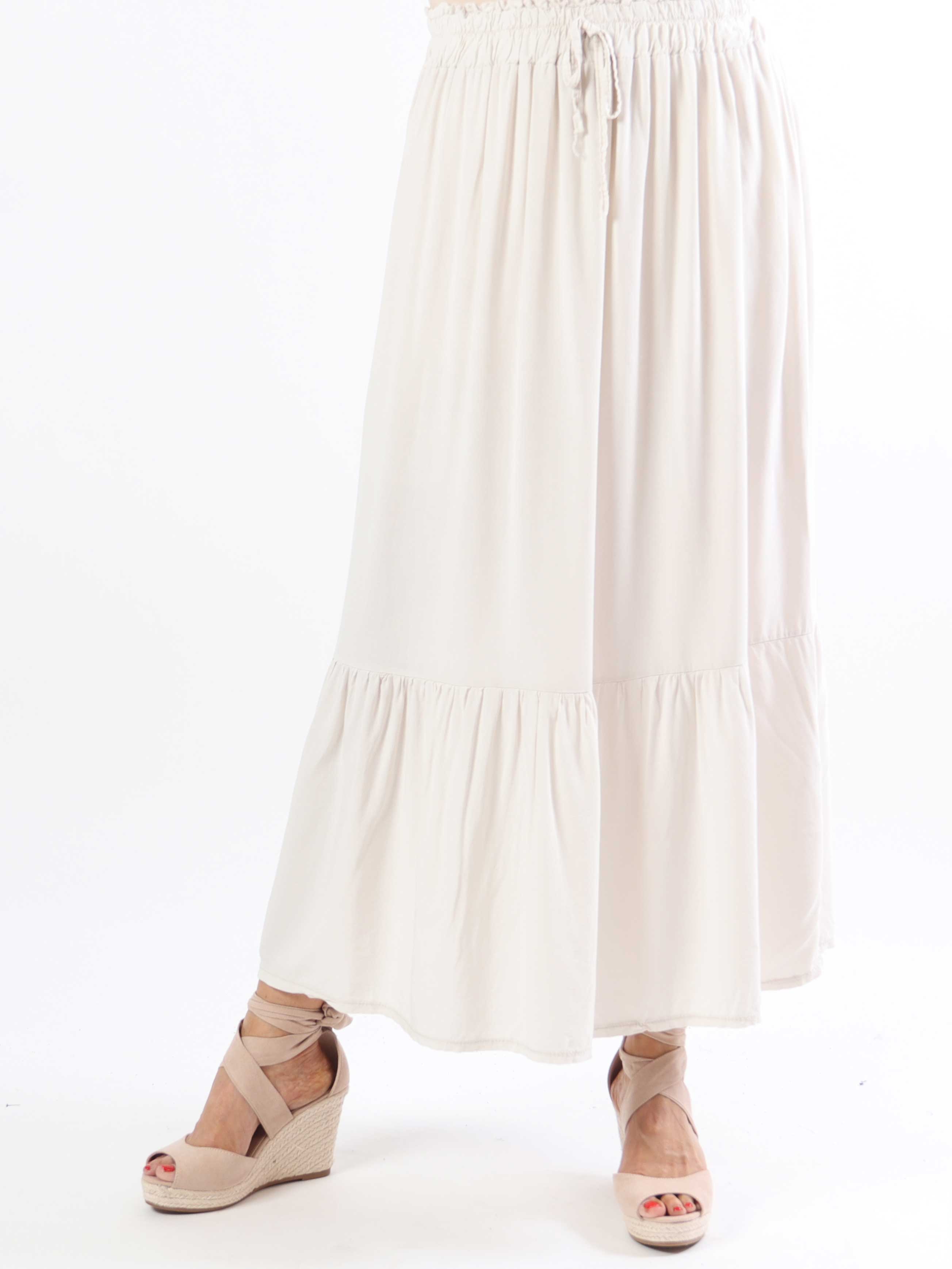 Florida - Söt plus size kjol i viskos med volang i nederkanten