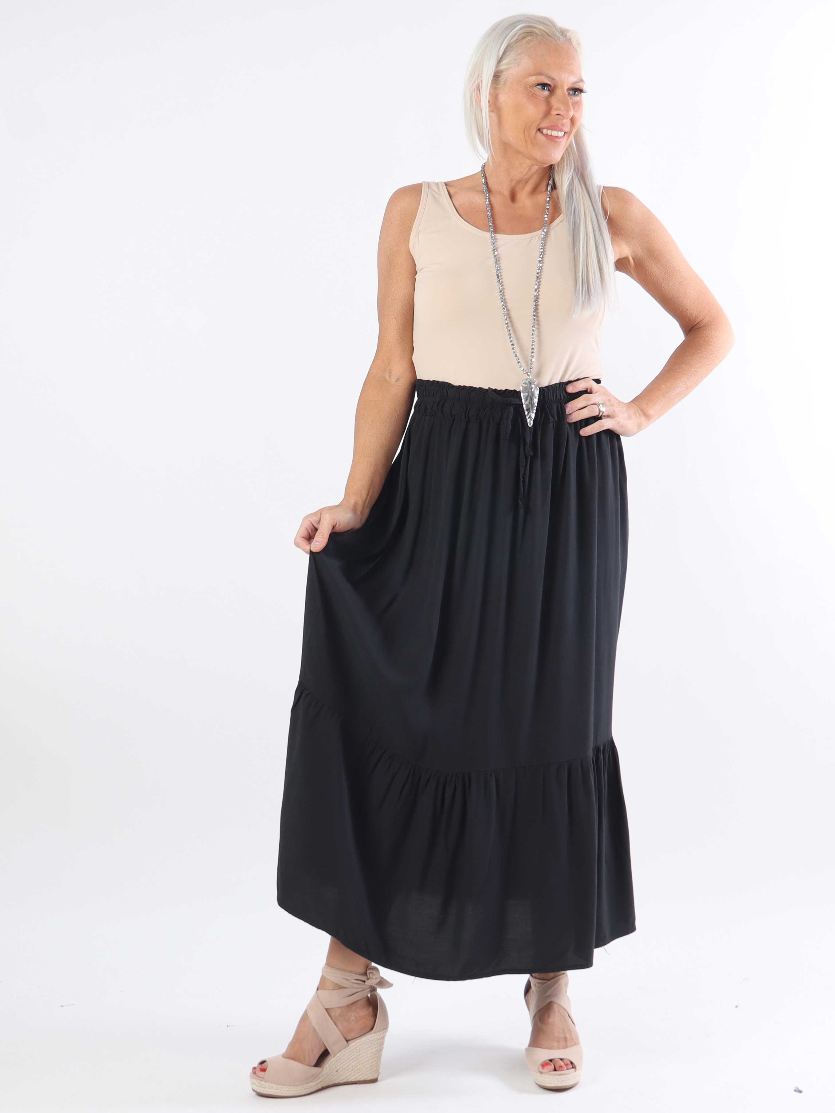 Florida - Söt plus size kjol i viskos med volang i nederkanten