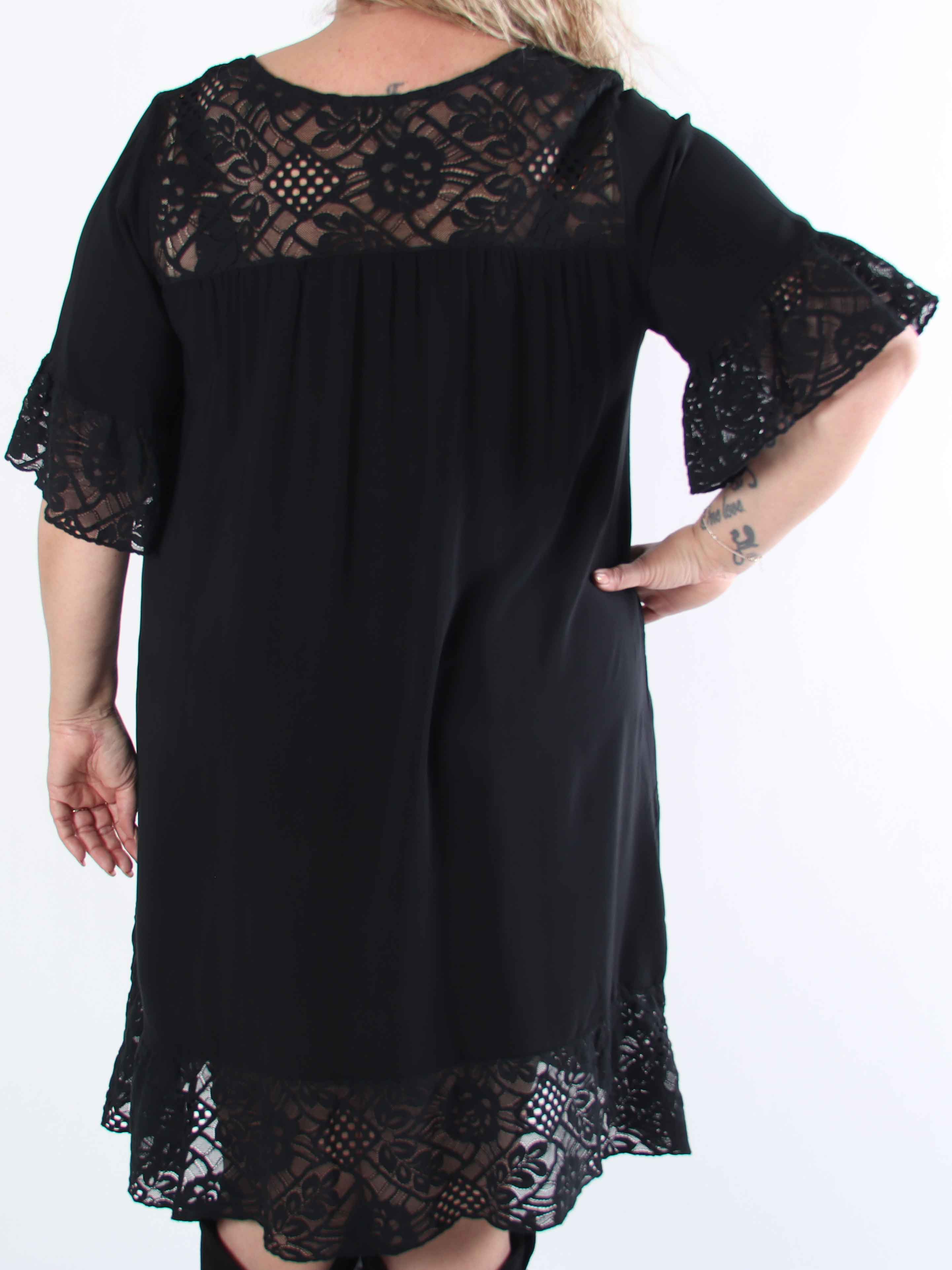 Floriza - Söt plus size-klänning i viskos med spetskant