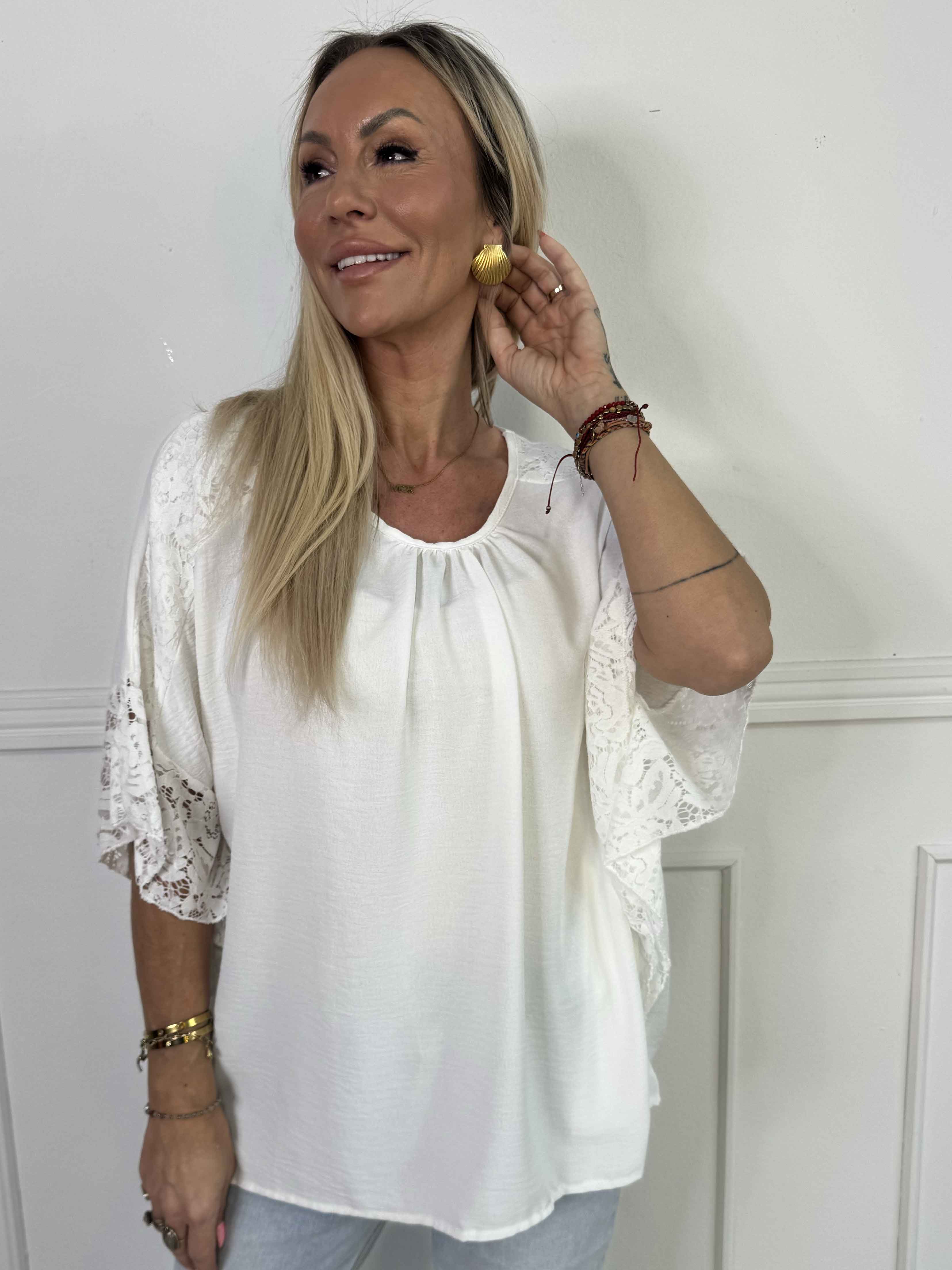 Frazzine Shirt - Tunika i løs pasform med blondekant ved ærmerne