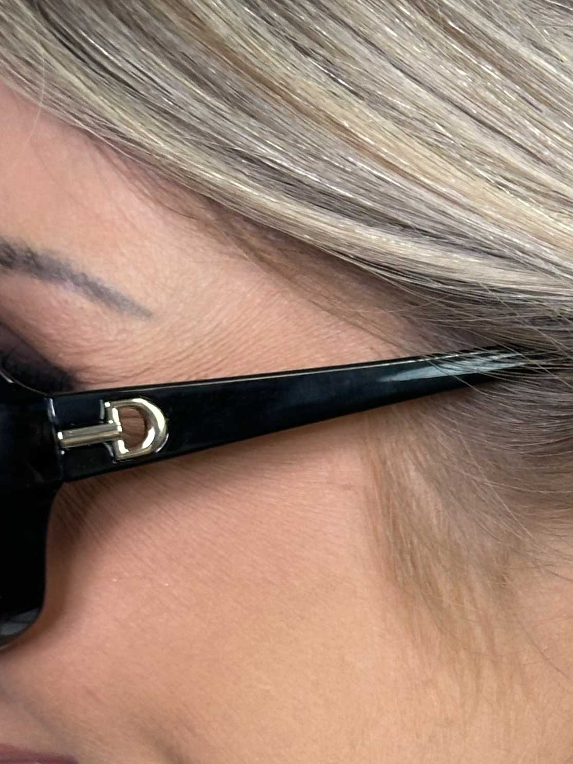 Frida - Solglasögon med smal båge och liten gulddetalj