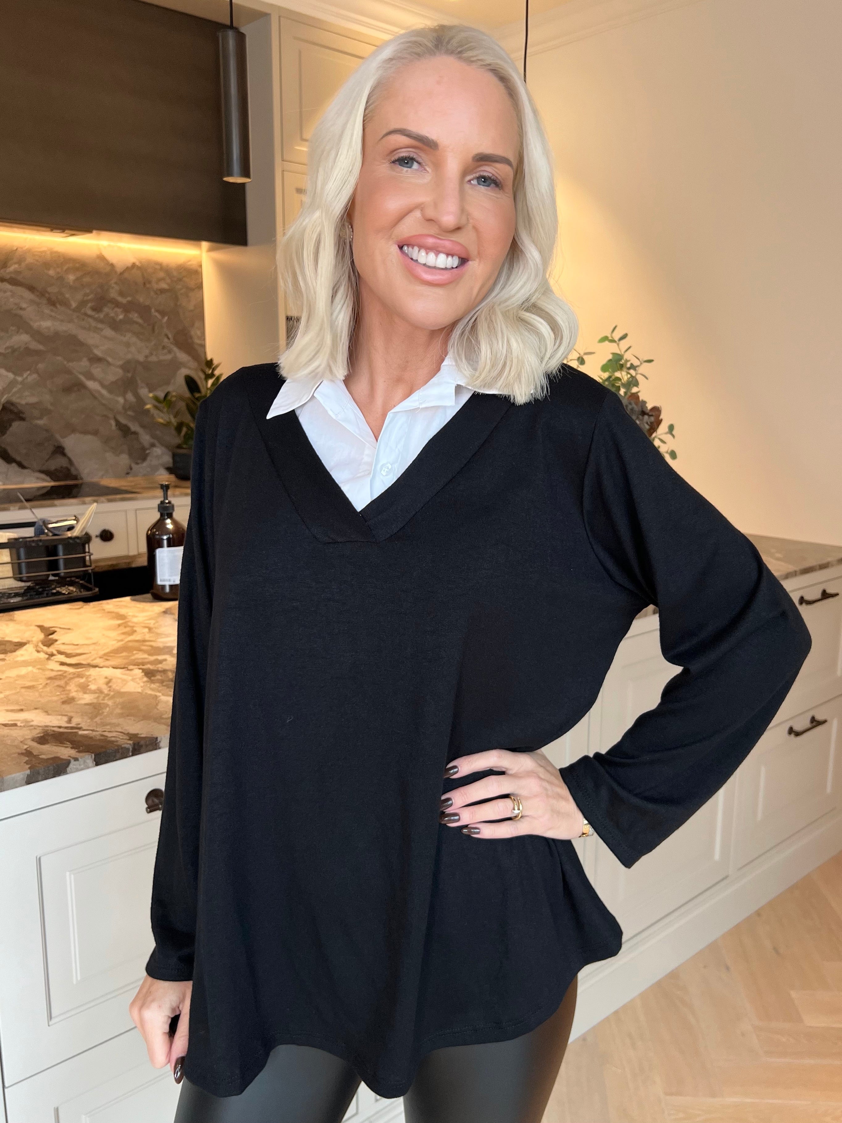 Gabriella - Blus i mjuk viskos med en fin vit skjortkrage som ger en stilfull look