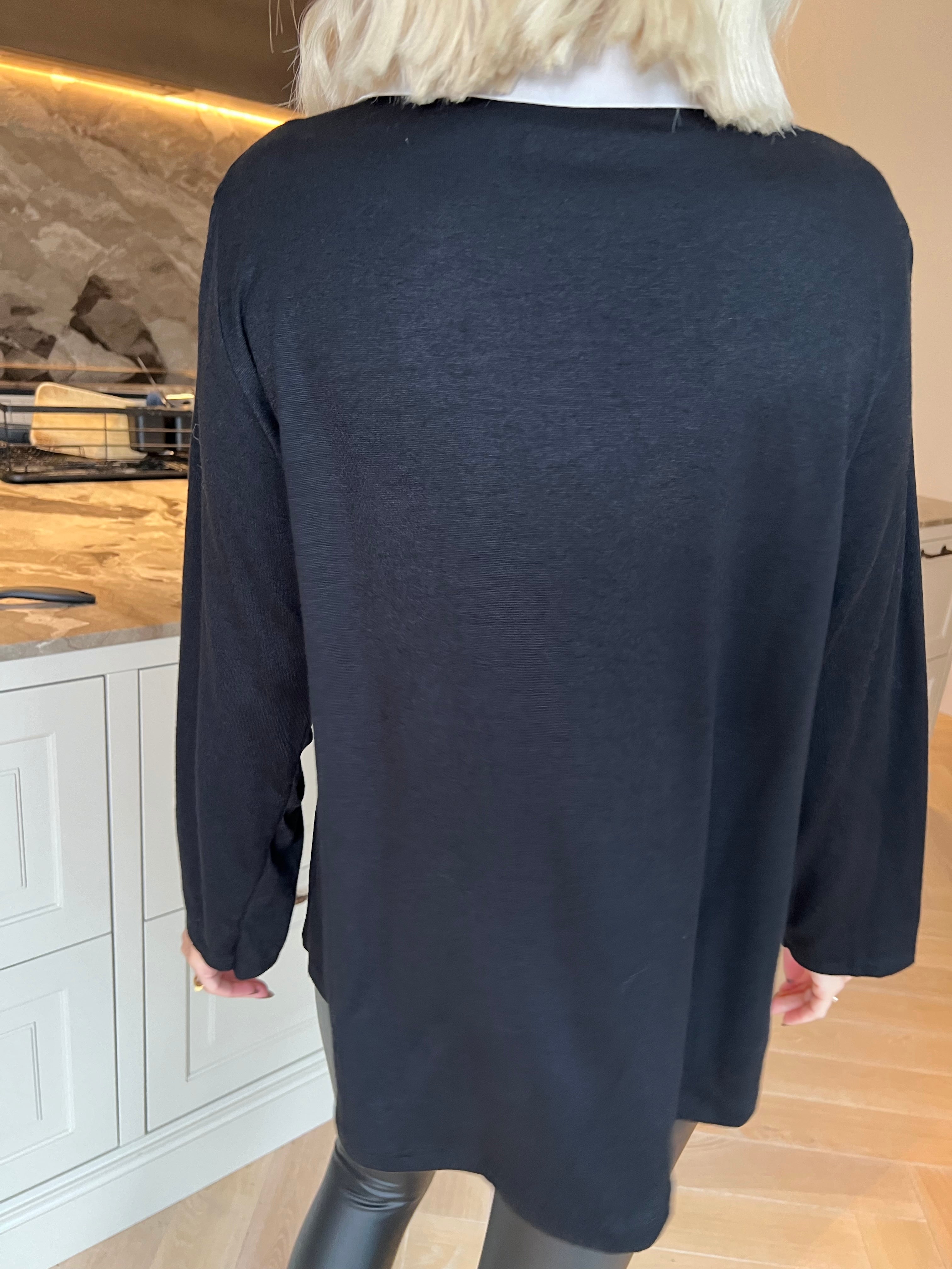 Gabriella - Blus i mjuk viskos med en fin vit skjortkrage som ger en stilfull look