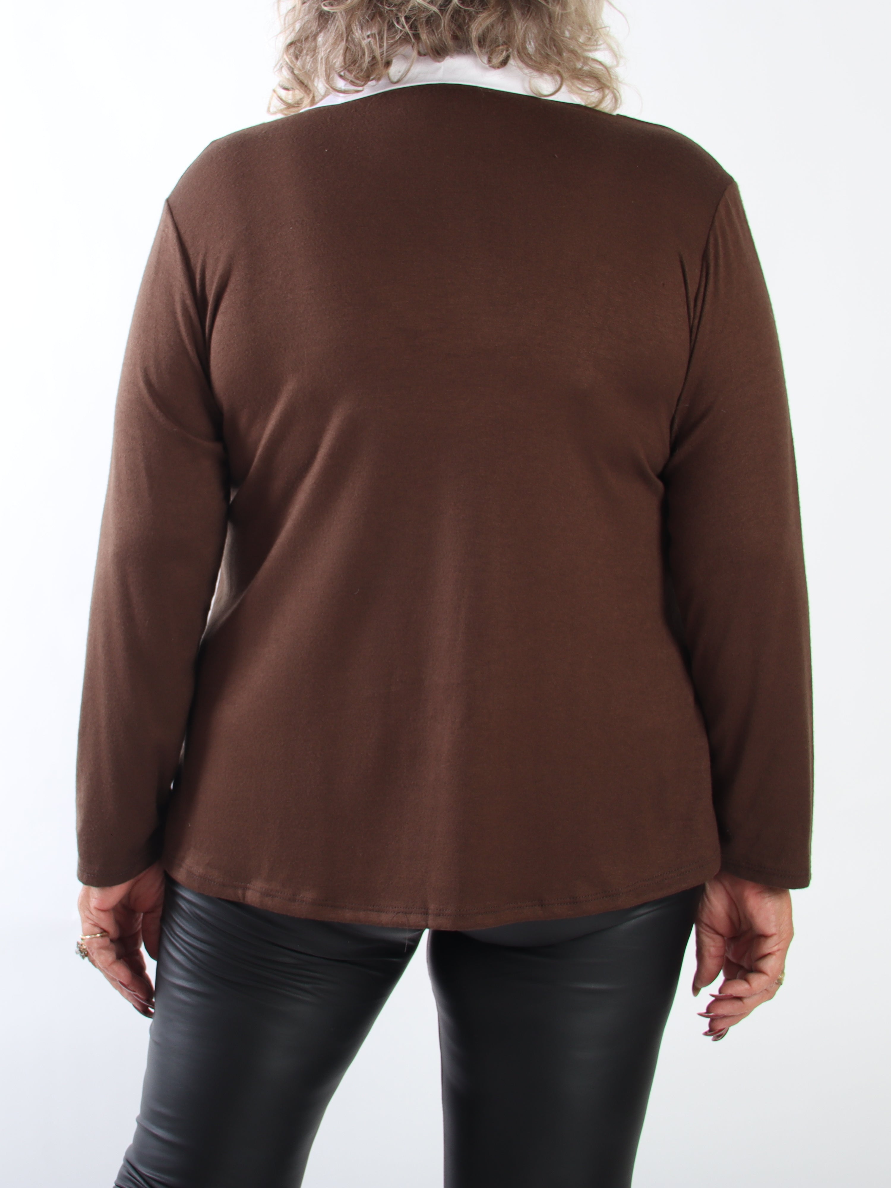Gabriella - Blus i plus size i mjuk viskos med en fin skjortkrage som ger en stilfull look