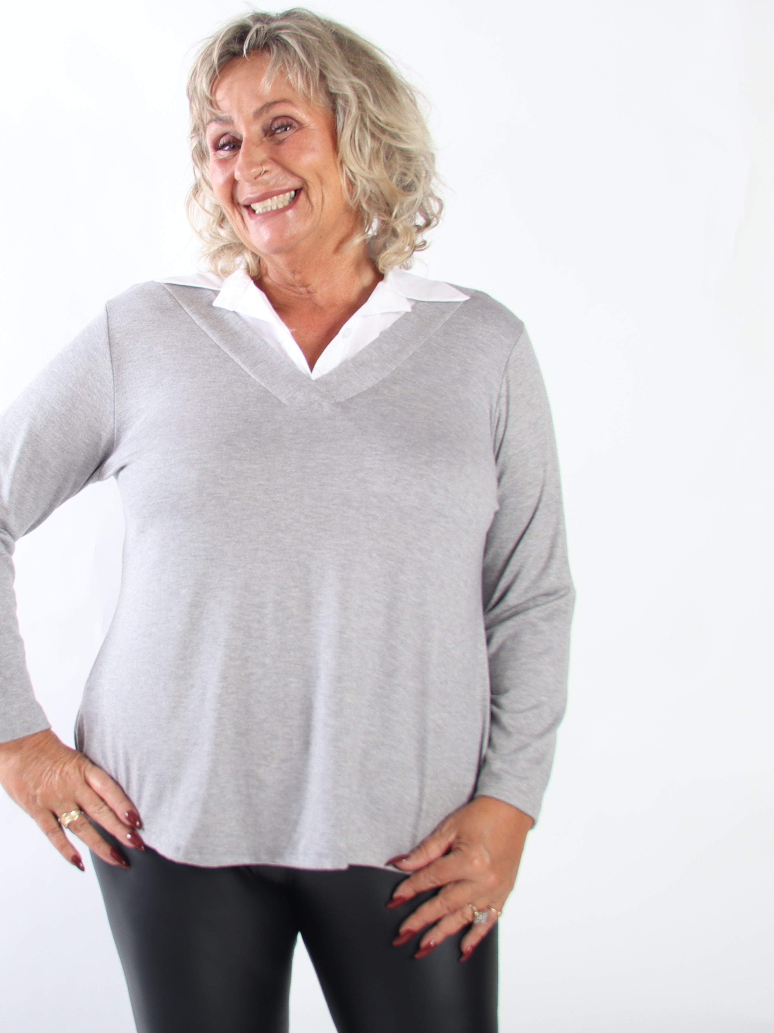Gabriella - Blus i plus size i mjuk viskos med en fin skjortkrage som ger en stilfull look