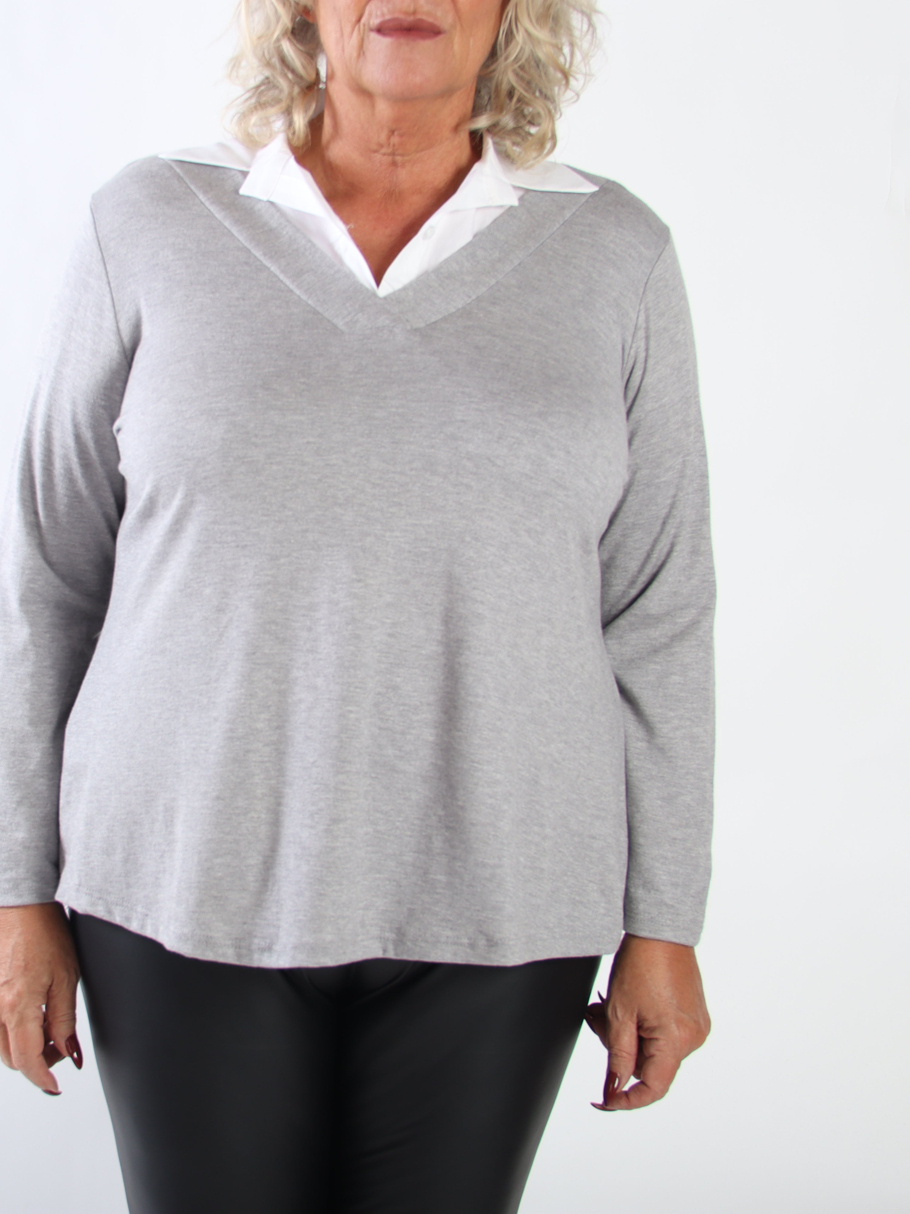 Gabriella - Blus i plus size i mjuk viskos med en fin skjortkrage som ger en stilfull look