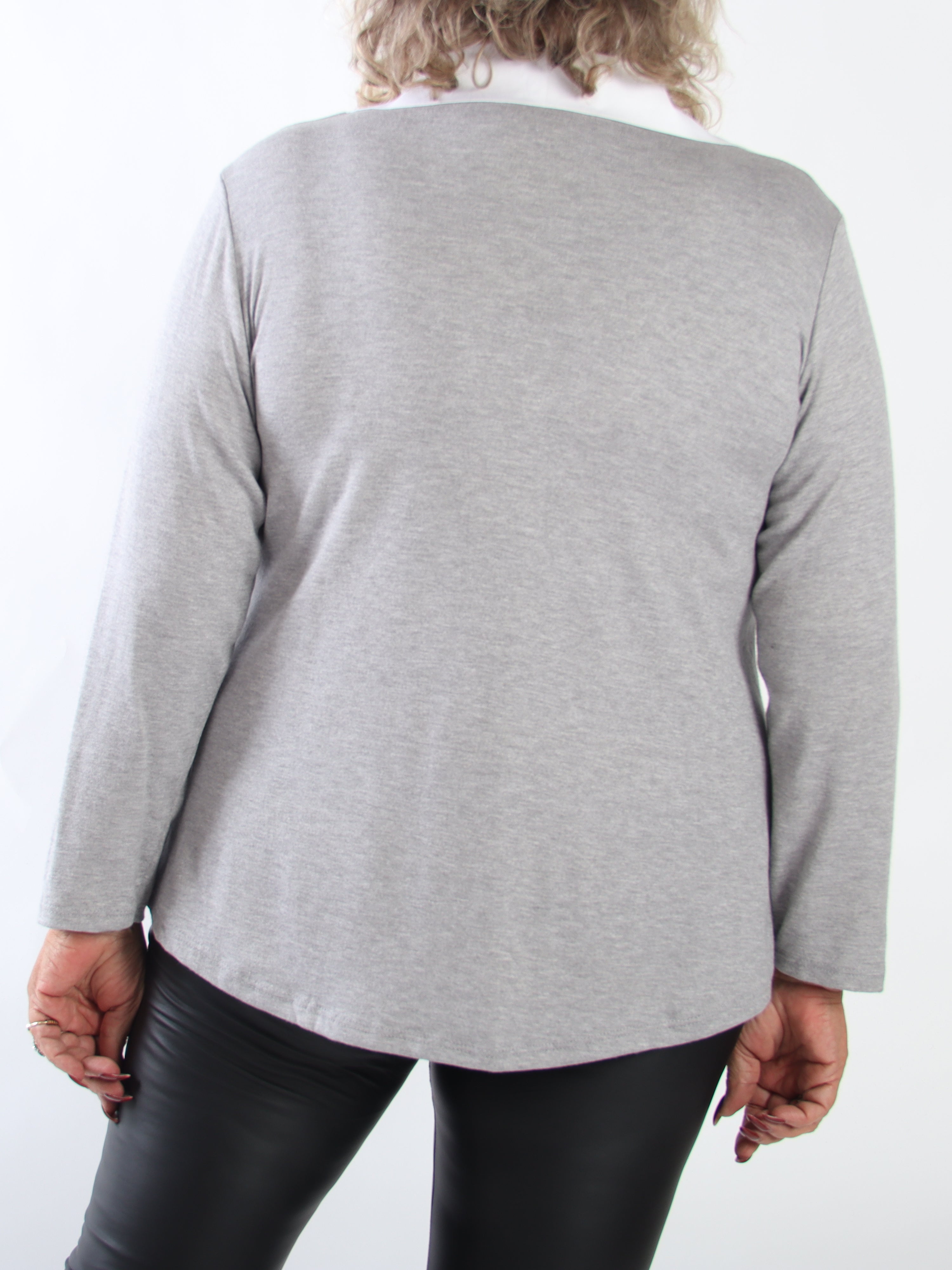 Gabriella - Blus i plus size i mjuk viskos med en fin skjortkrage som ger en stilfull look
