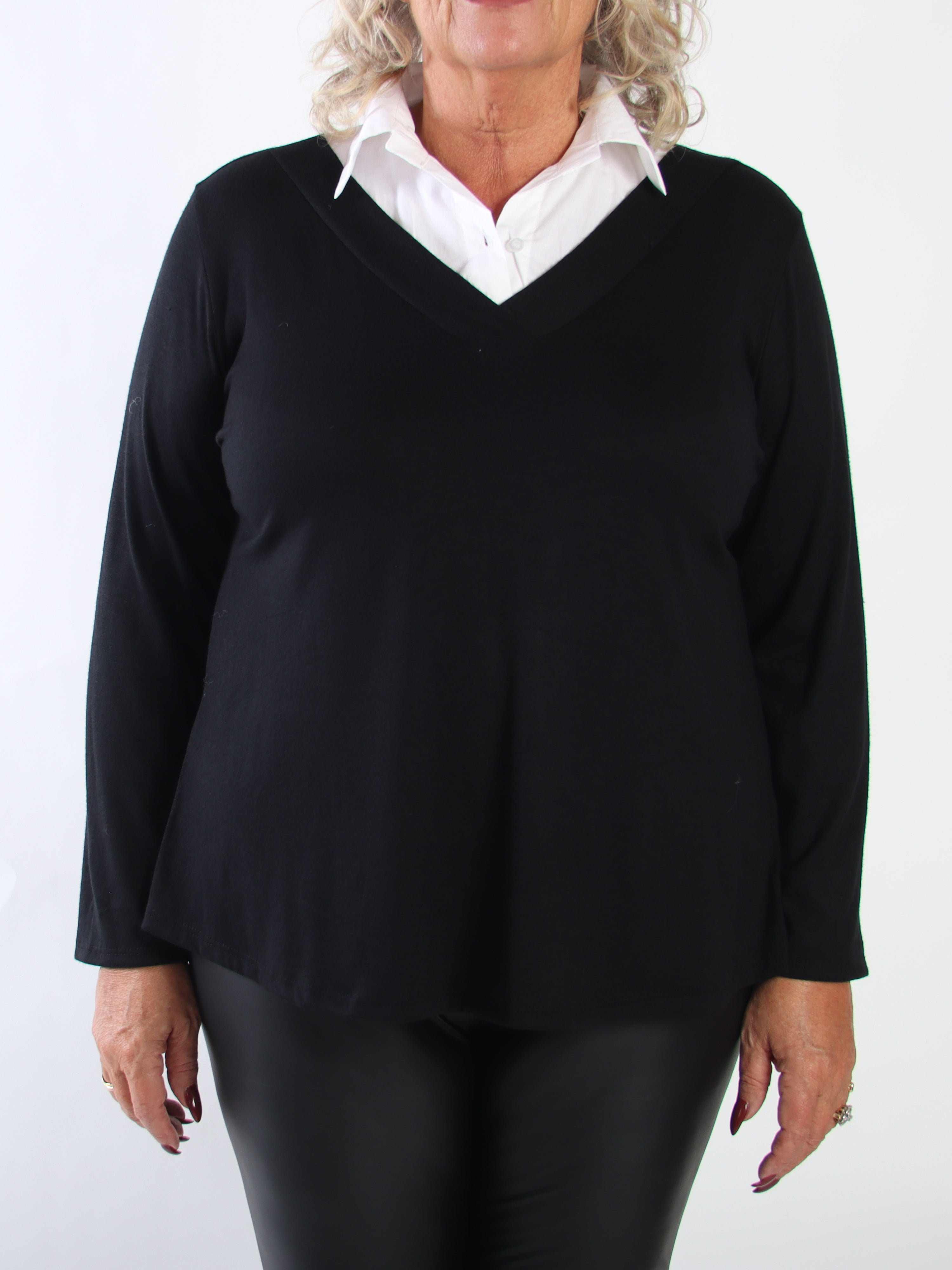 Gabriella - Blus i plus size i mjuk viskos med en fin skjortkrage som ger en stilfull look