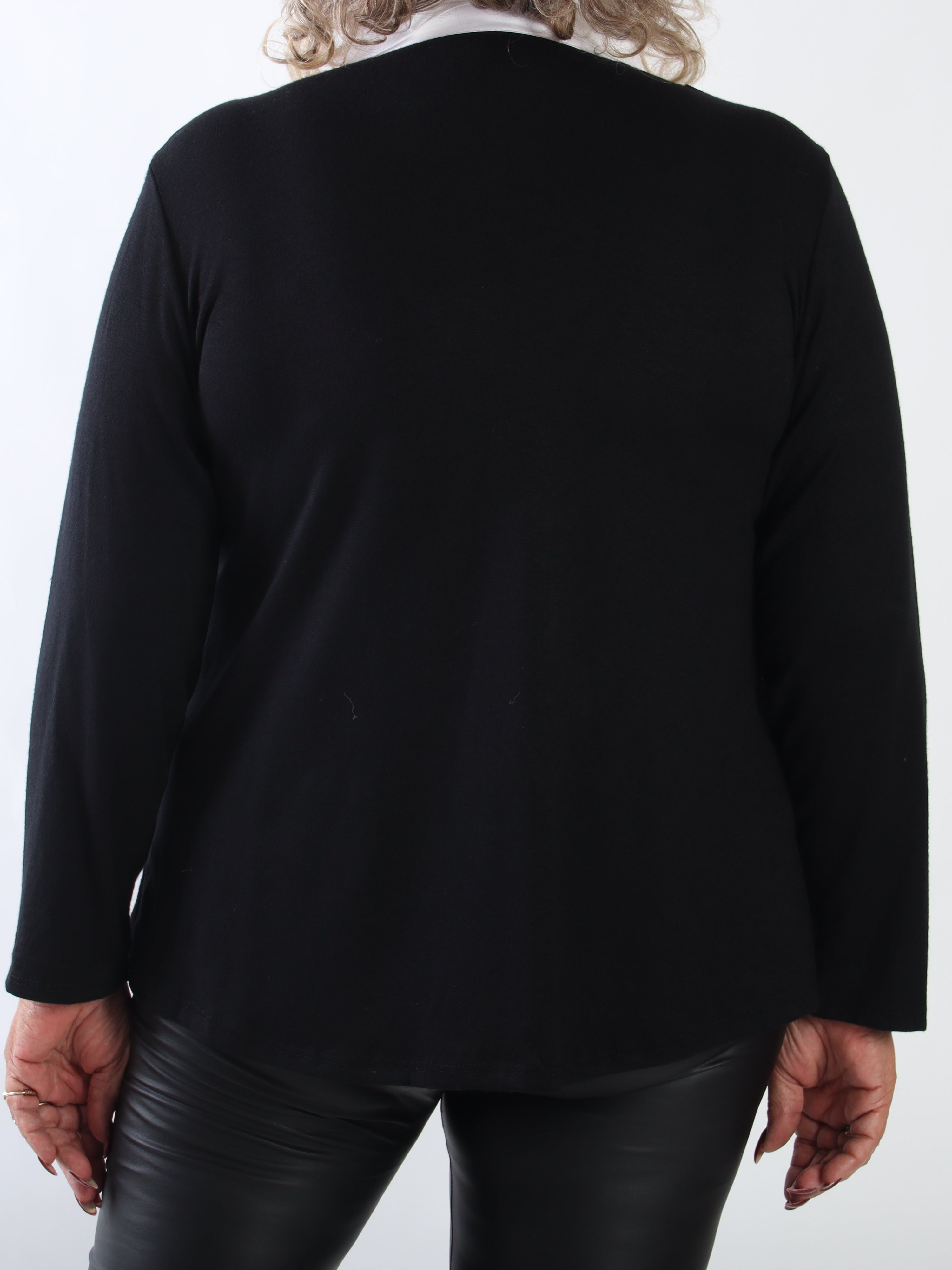 Gabriella - Blus i plus size i mjuk viskos med en fin skjortkrage som ger en stilfull look