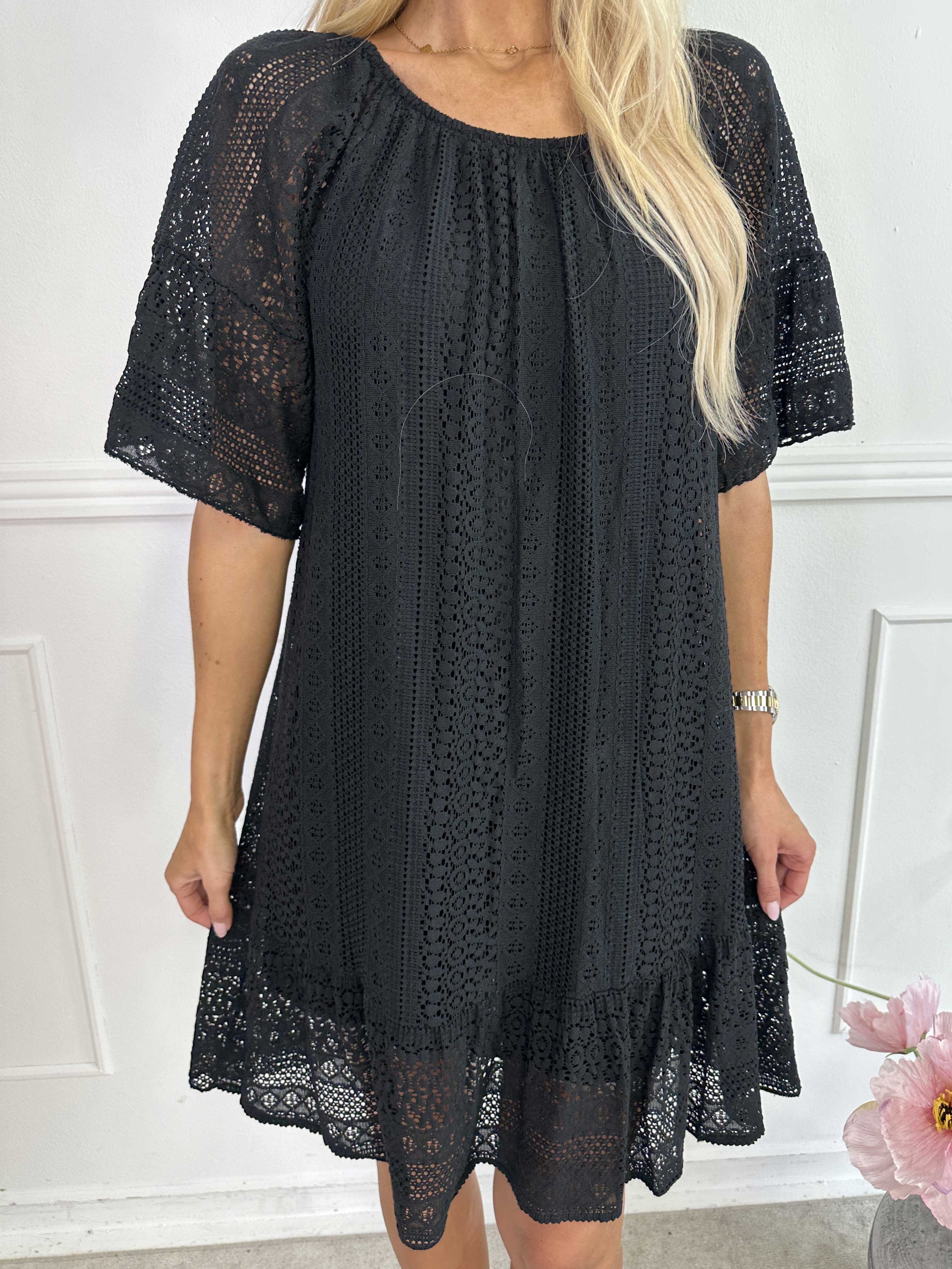 Galateia Sleeves - Klänning i mjuk spets i bomull