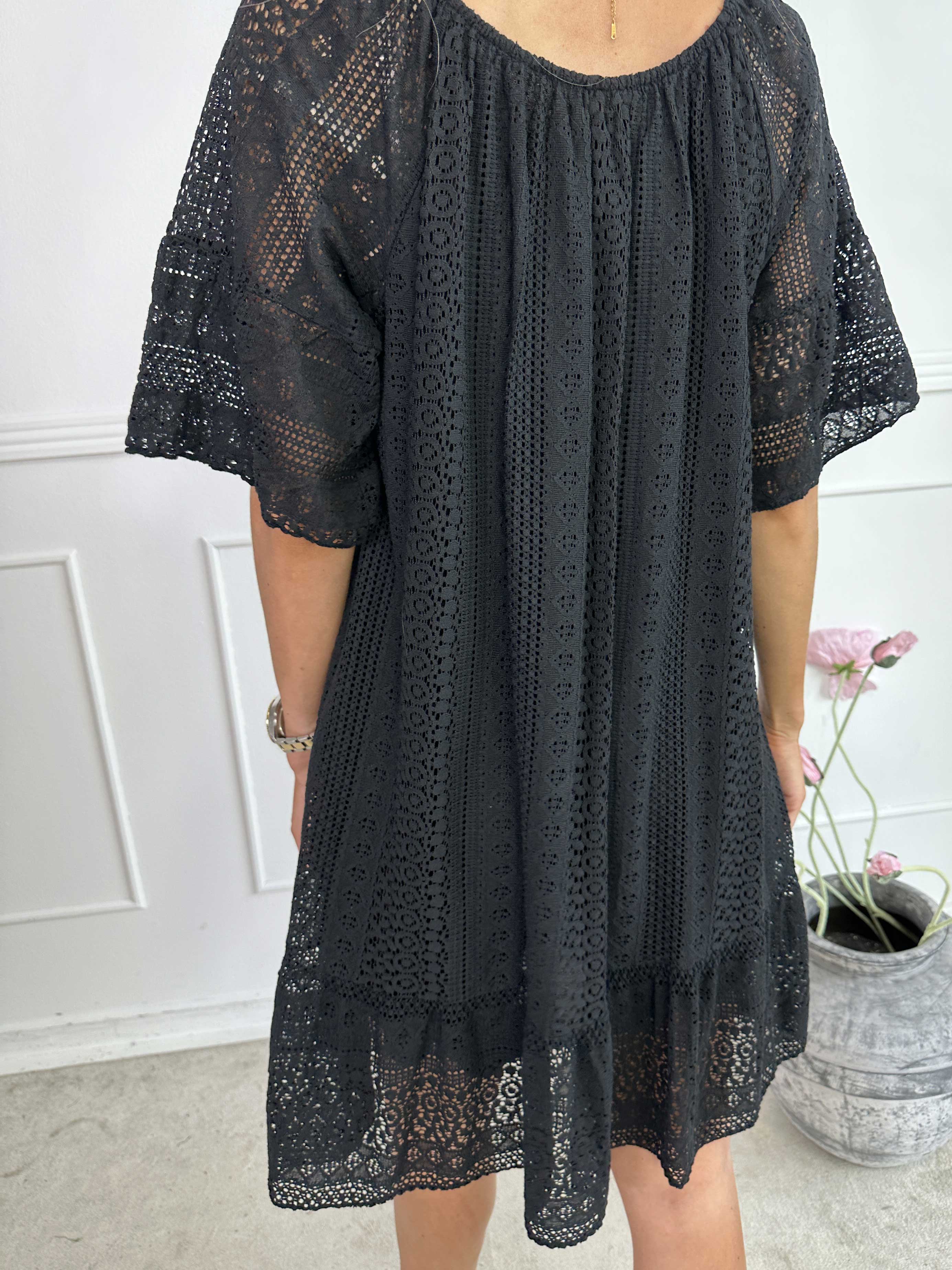 Galateia Sleeves - Klänning i mjuk spets i bomull