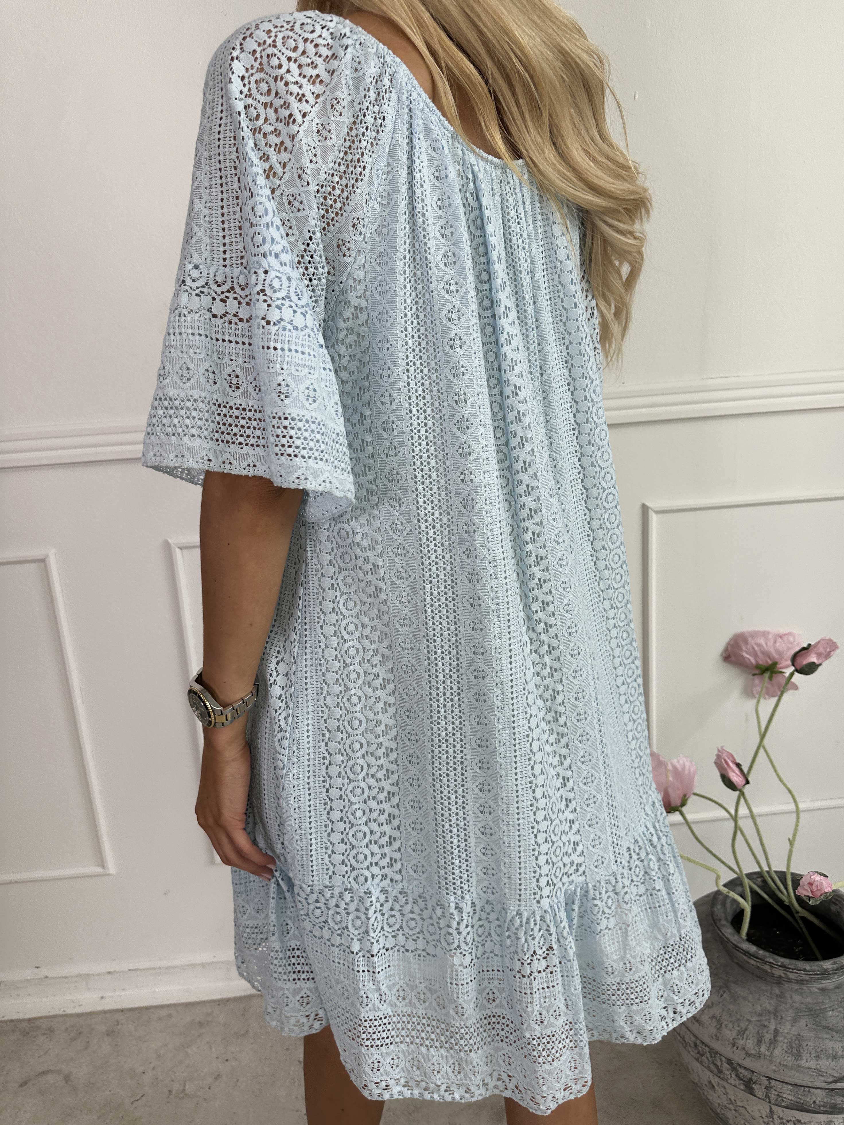 Galateia Sleeves - Klänning i mjuk spets i bomull