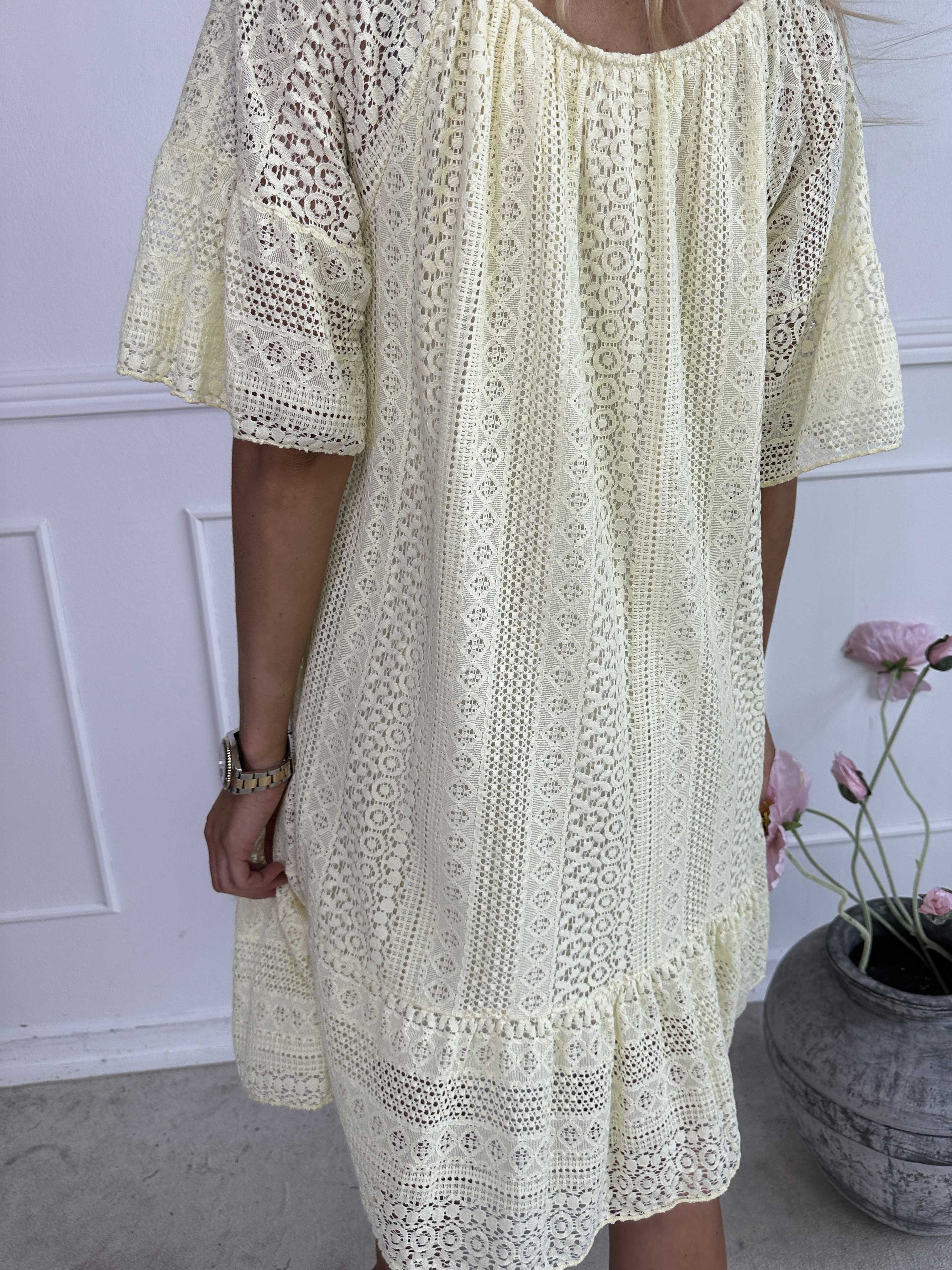 Galateia Sleeves - Klänning i mjuk spets i bomull