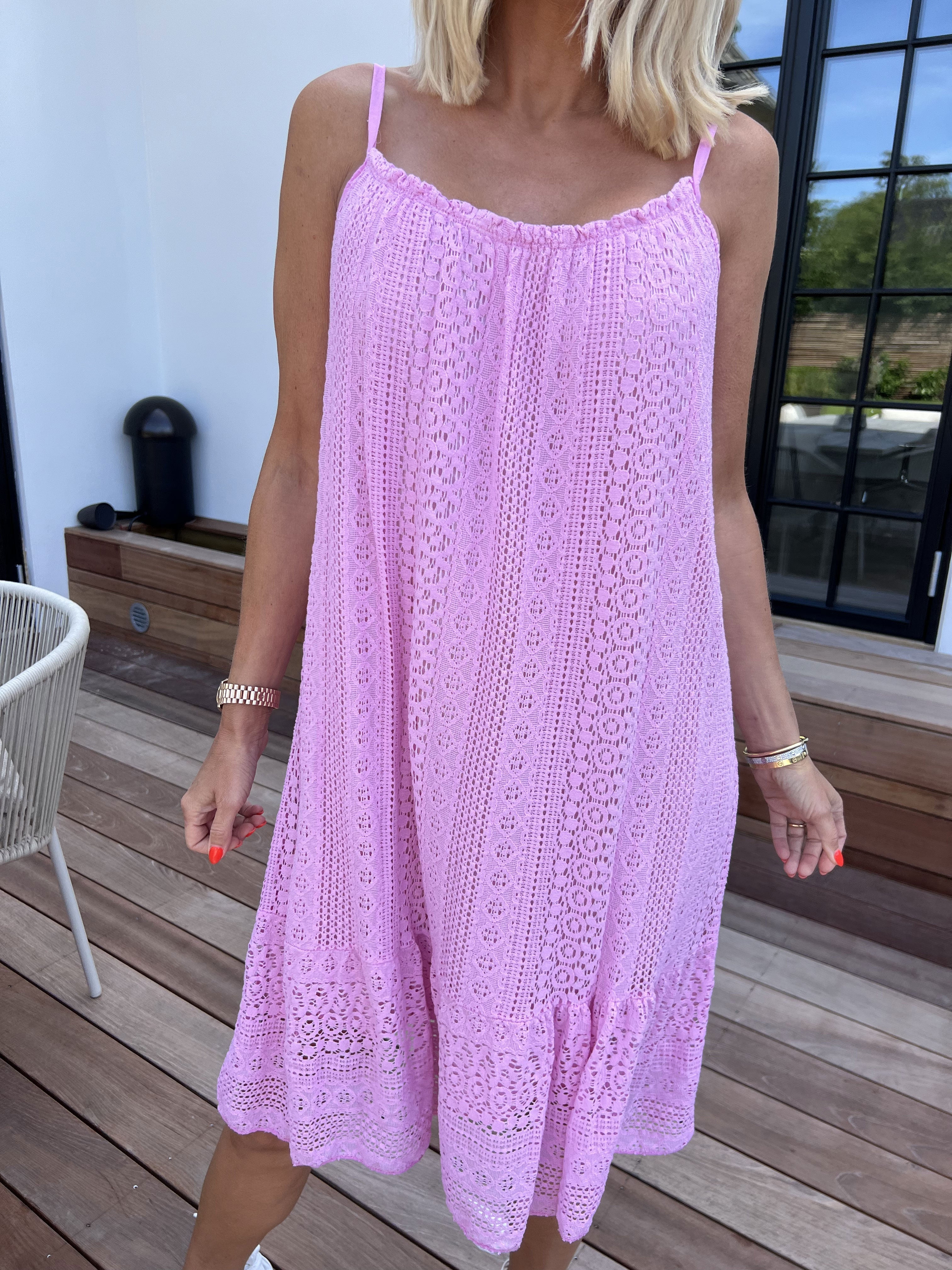 Galateia - Axelremsklänning i mjuk spets i bomull