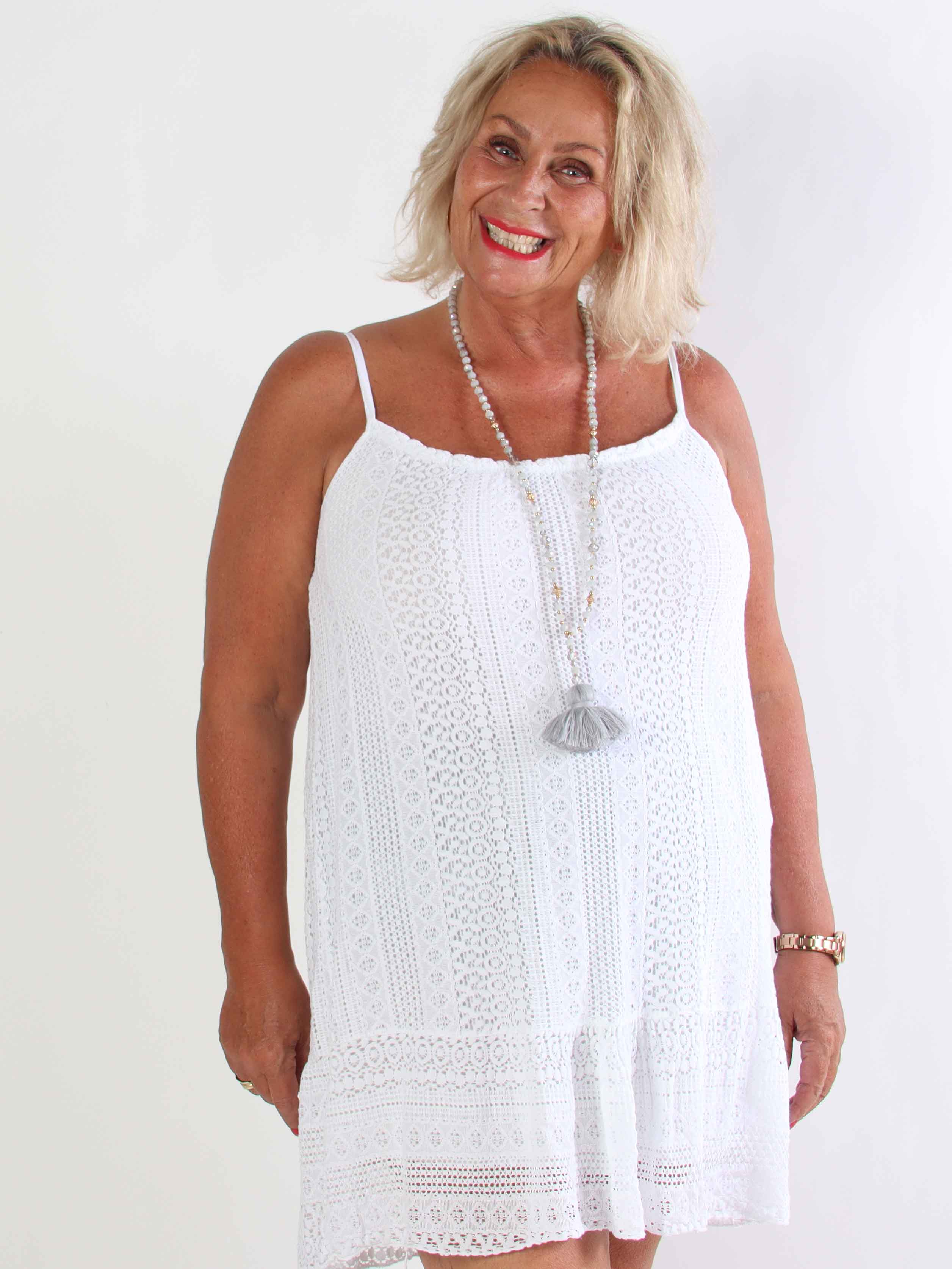 Galateia - Plus size axelremsklänning i mjuk spets i bomull