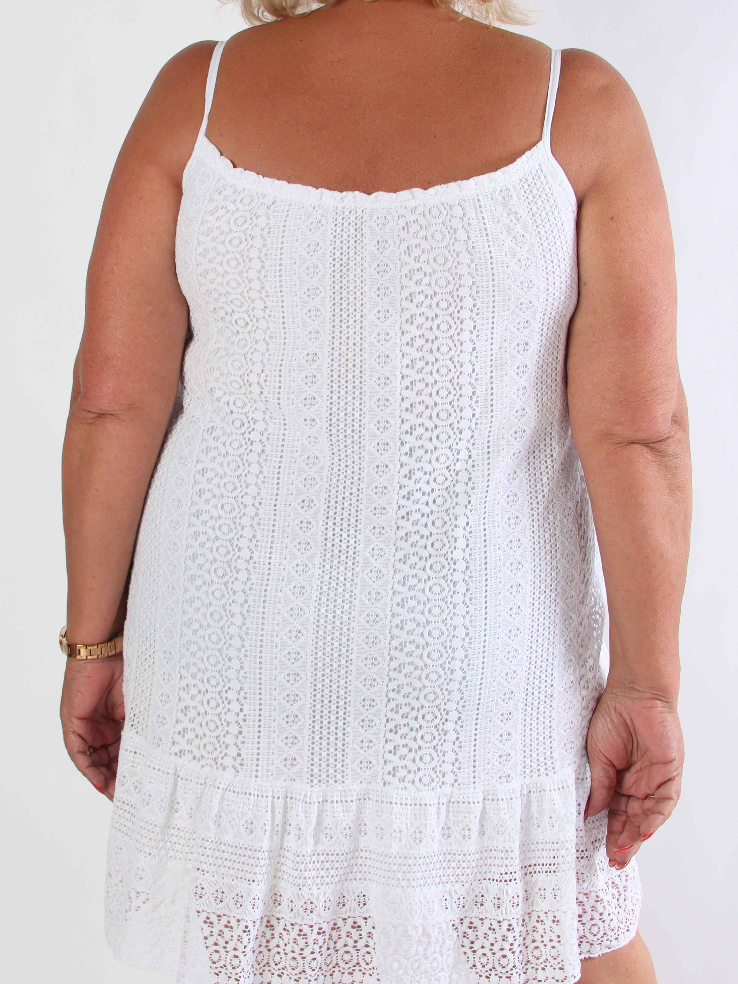 Galateia - Plus size axelremsklänning i mjuk spets i bomull