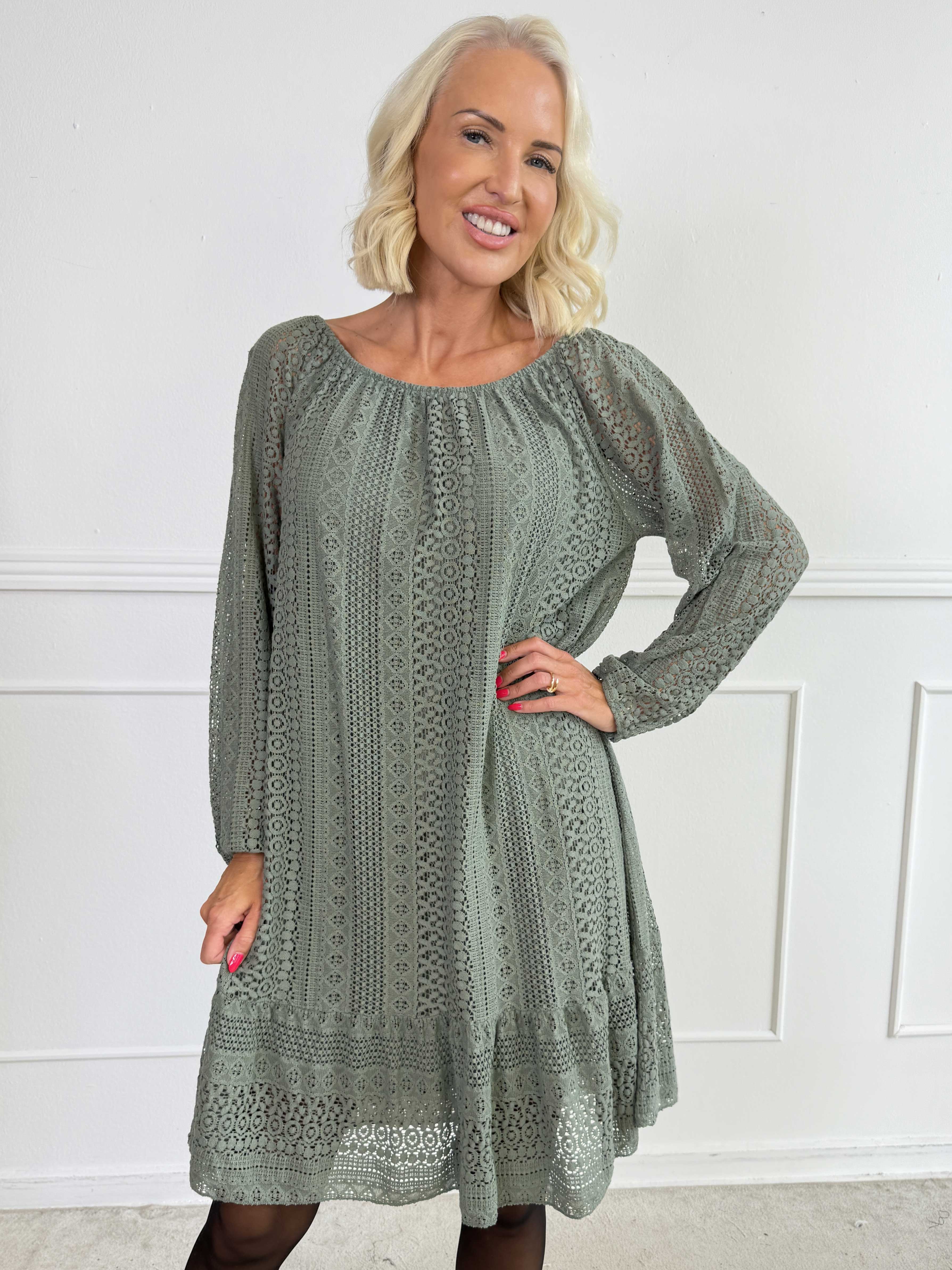 Galateia Long Sleeve – Feminin klänning i mjuk bomullsspets