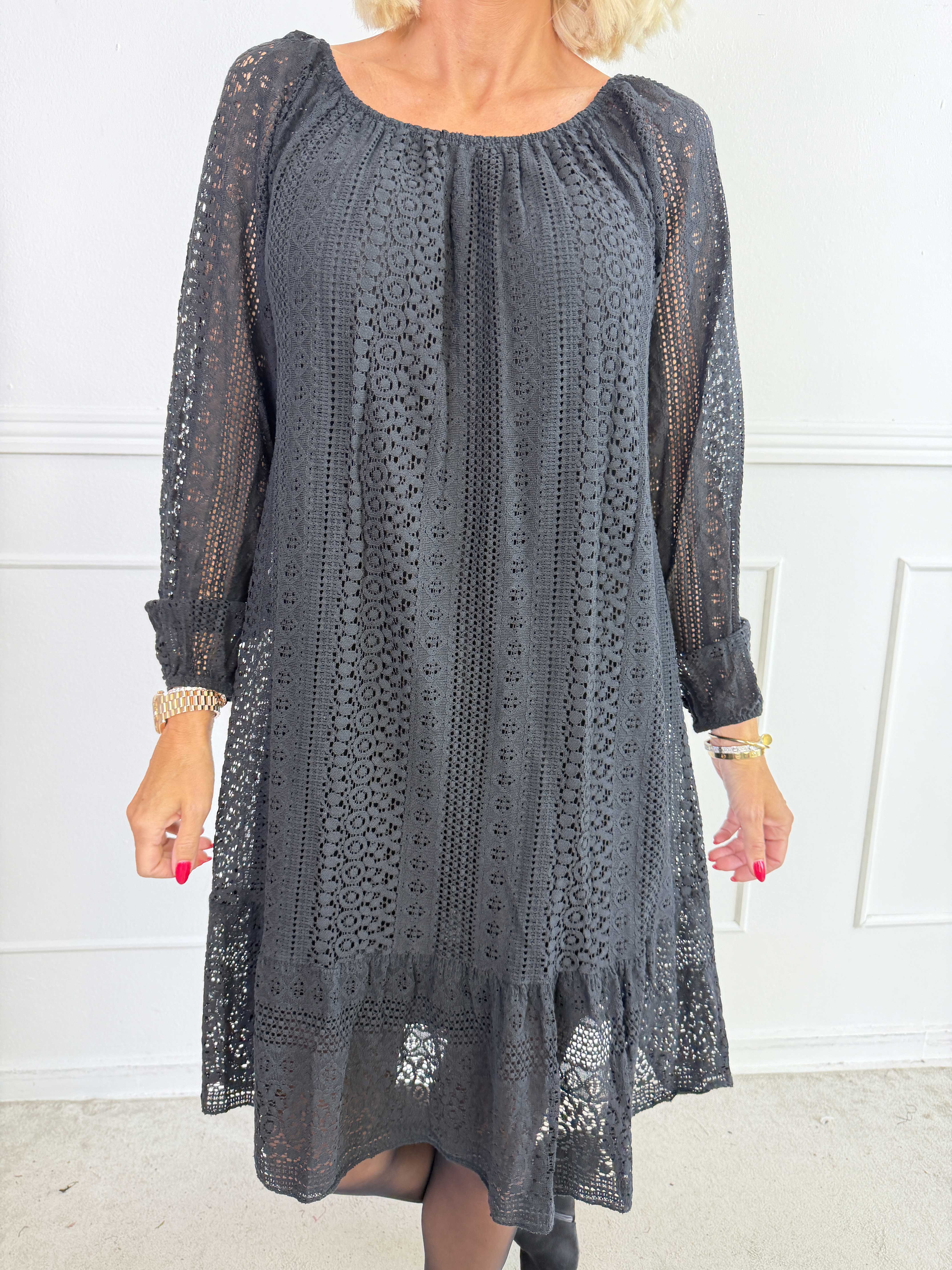 Galateia Long Sleeve – Feminin klänning i mjuk bomullsspets
