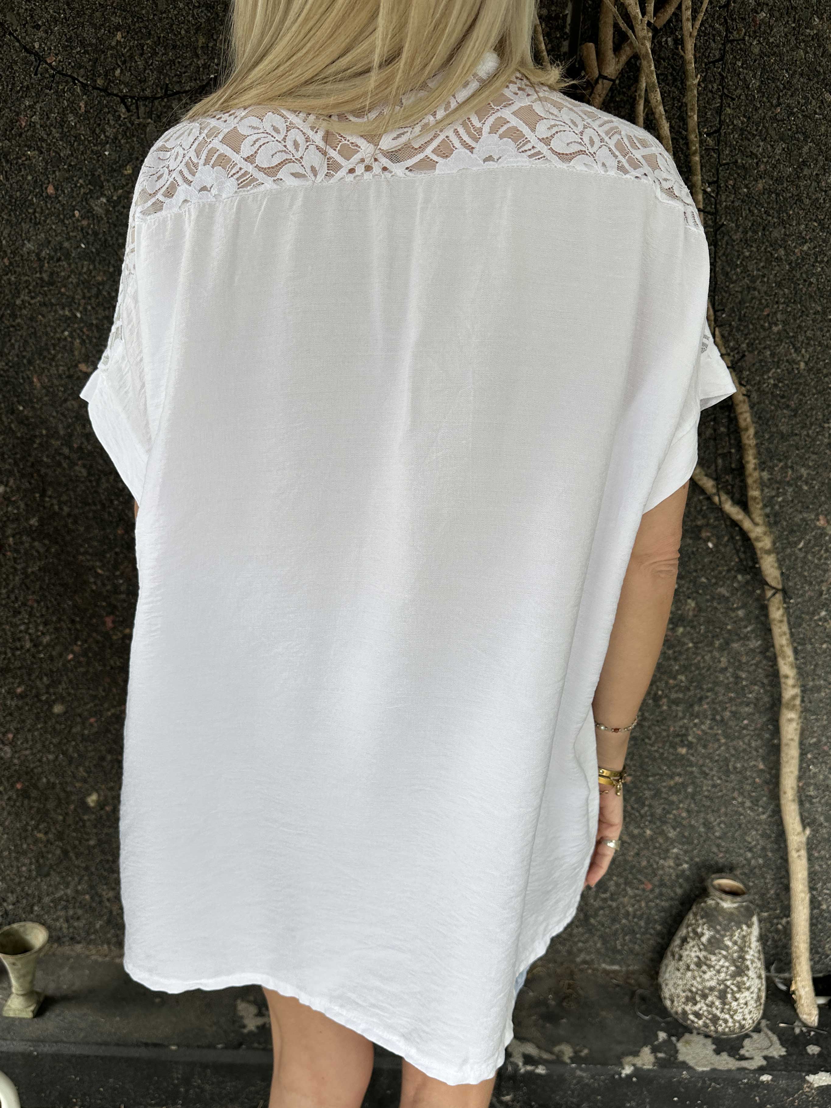 Galene - Söt tunika i viskos med spetsdetaljer