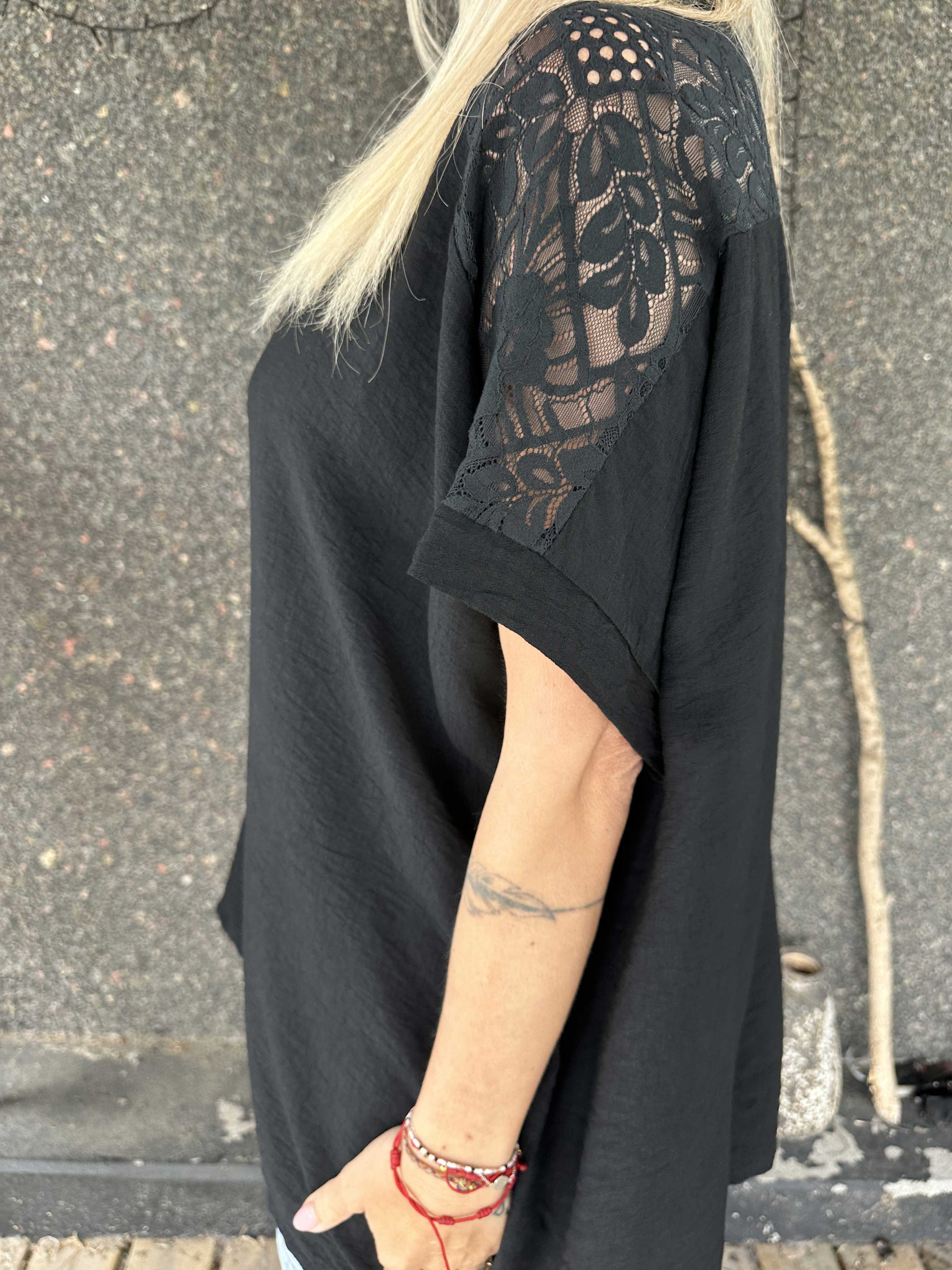 Galene - Söt tunika i viskos med spetsdetaljer