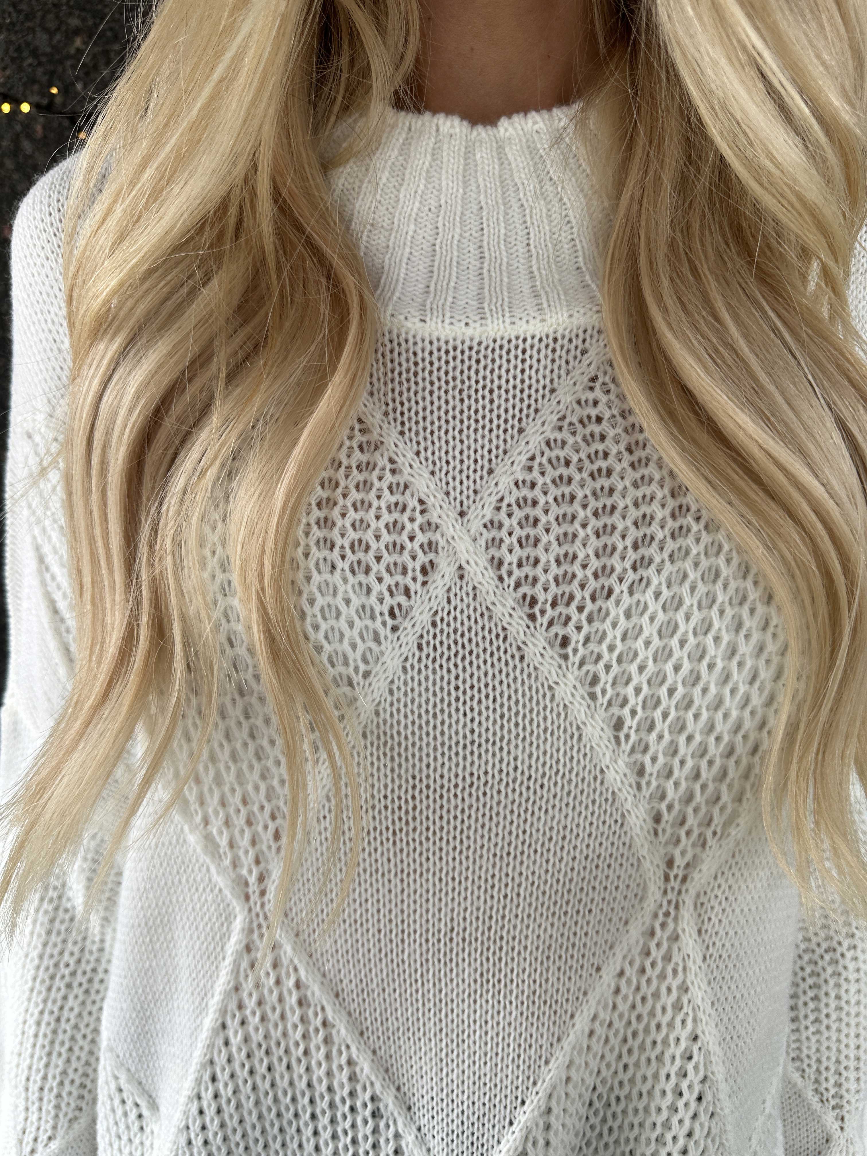 Garaldine - Klänning med stickat mönster och turtleneck