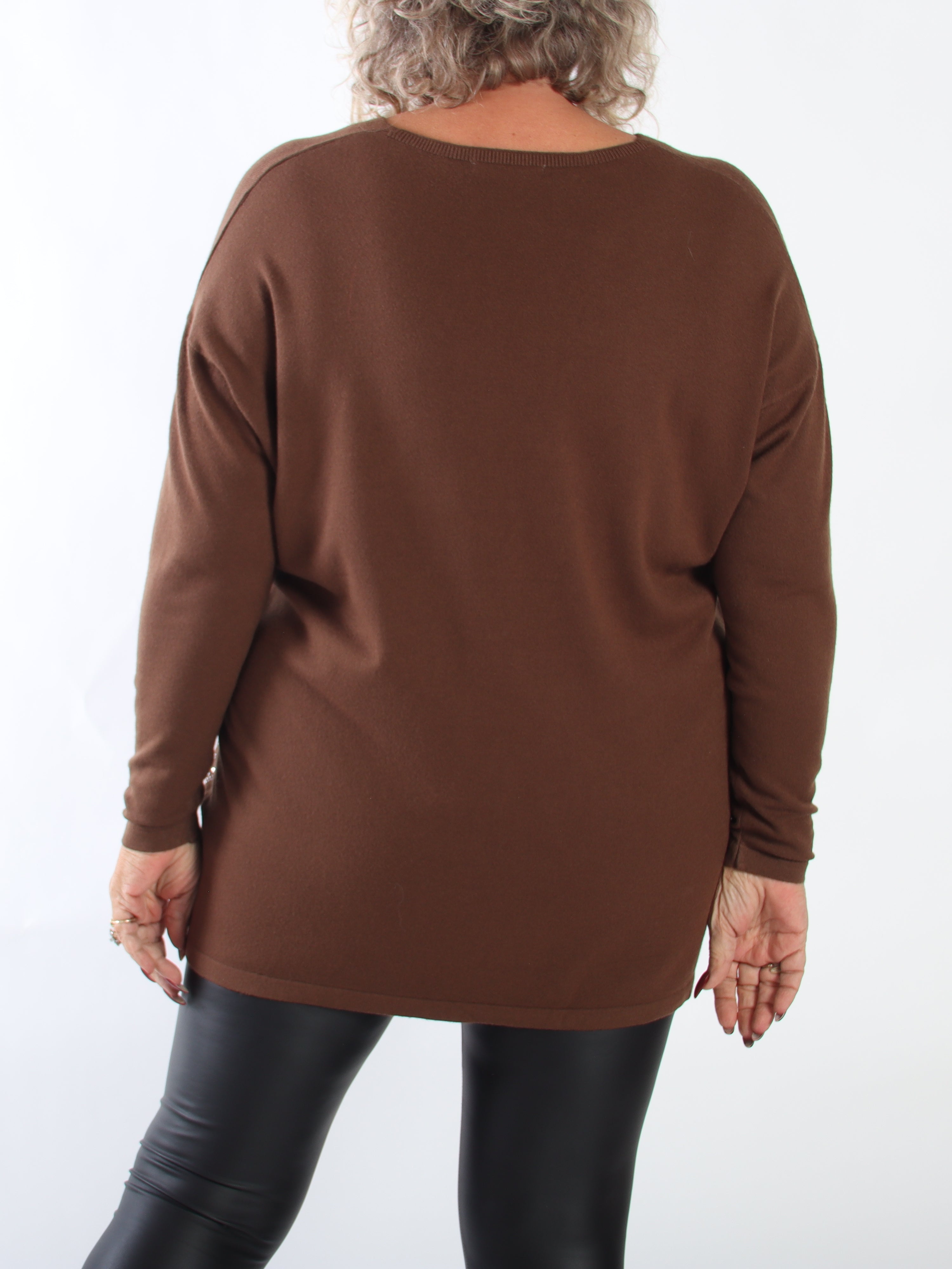 Ginni - Mjuk stickad tröja i plus size i en viskosblandning med mönster av glittrande strass
