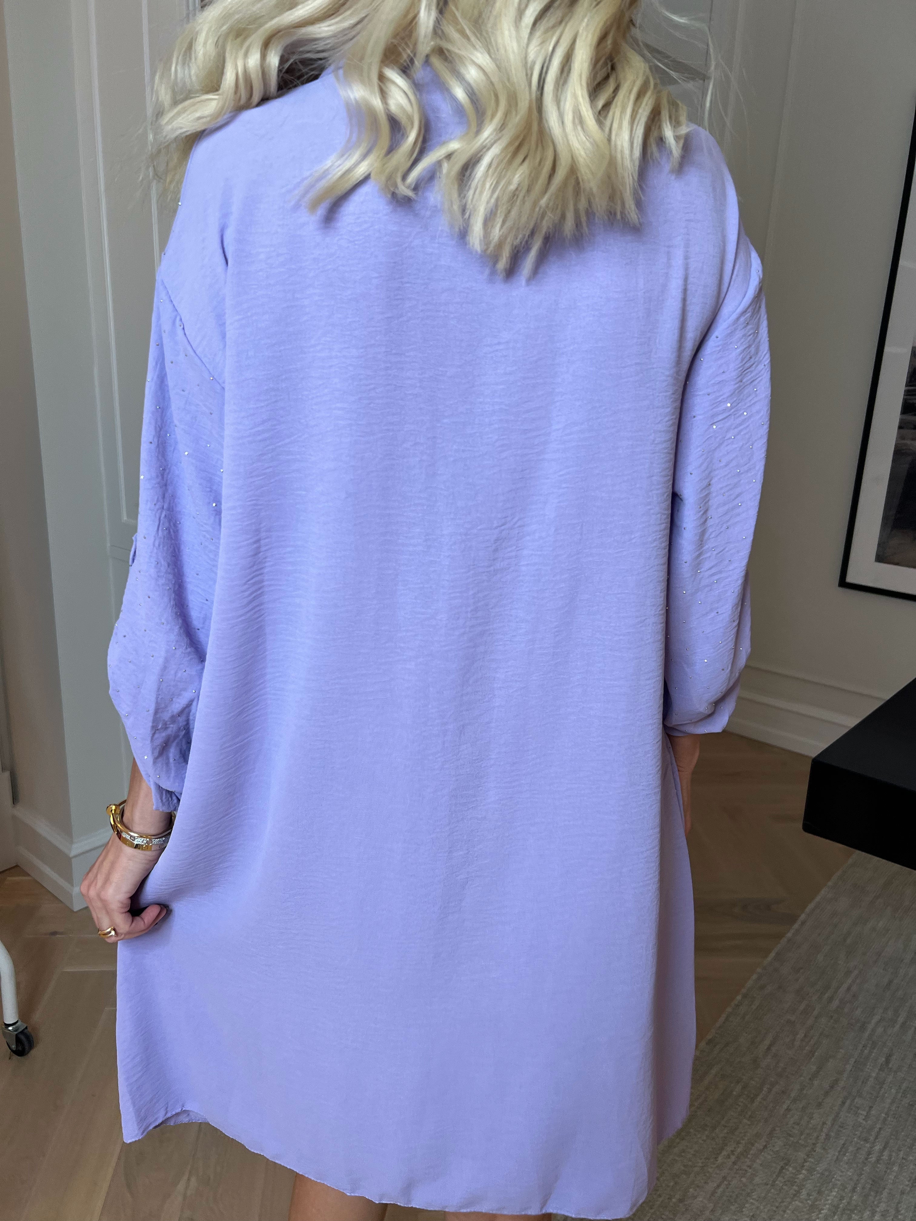 Gissele - Sød kjole i viskose med fine similisten