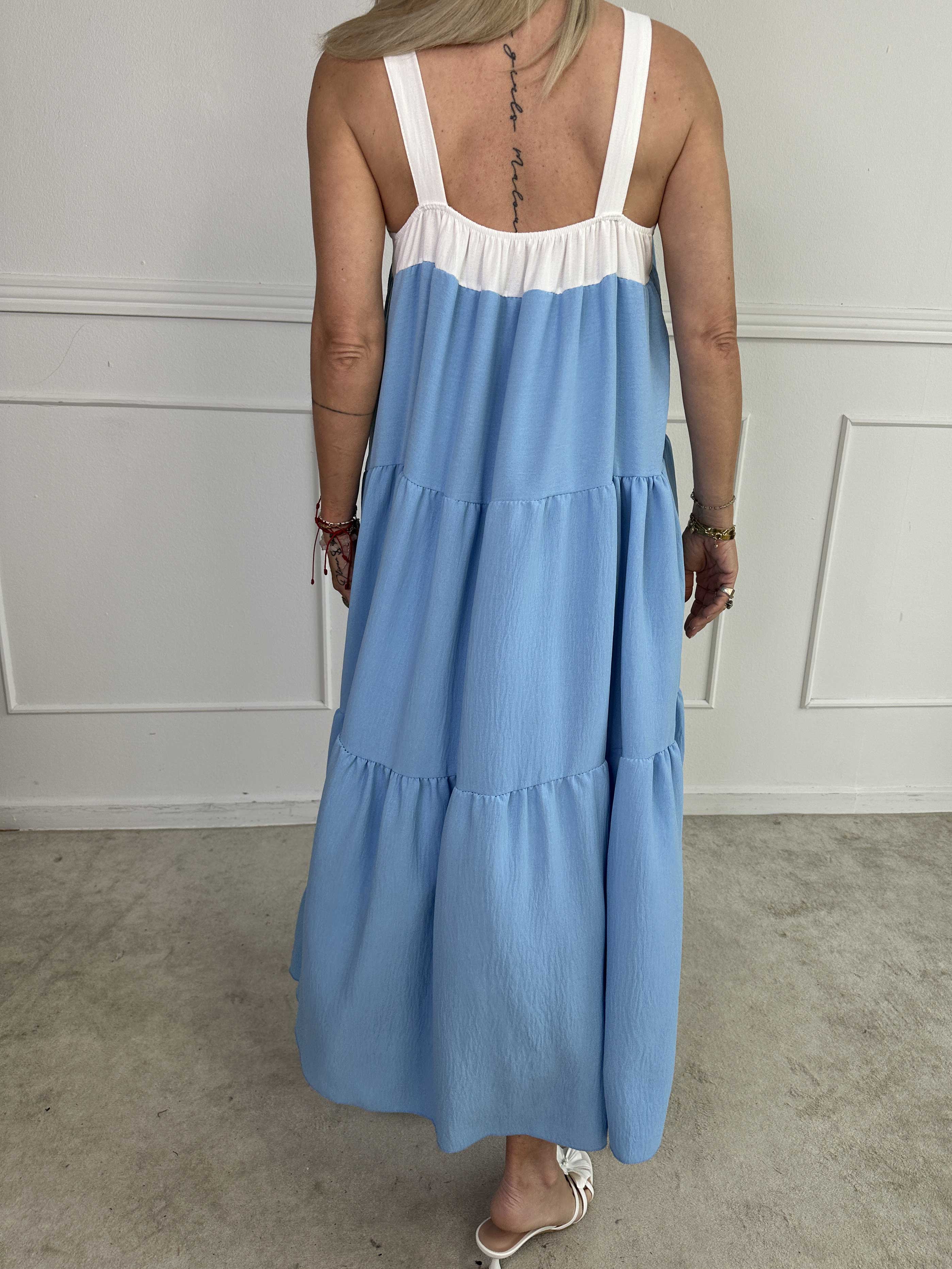 Glenna - Lång lager på lager klänning i viskos med vita axelband