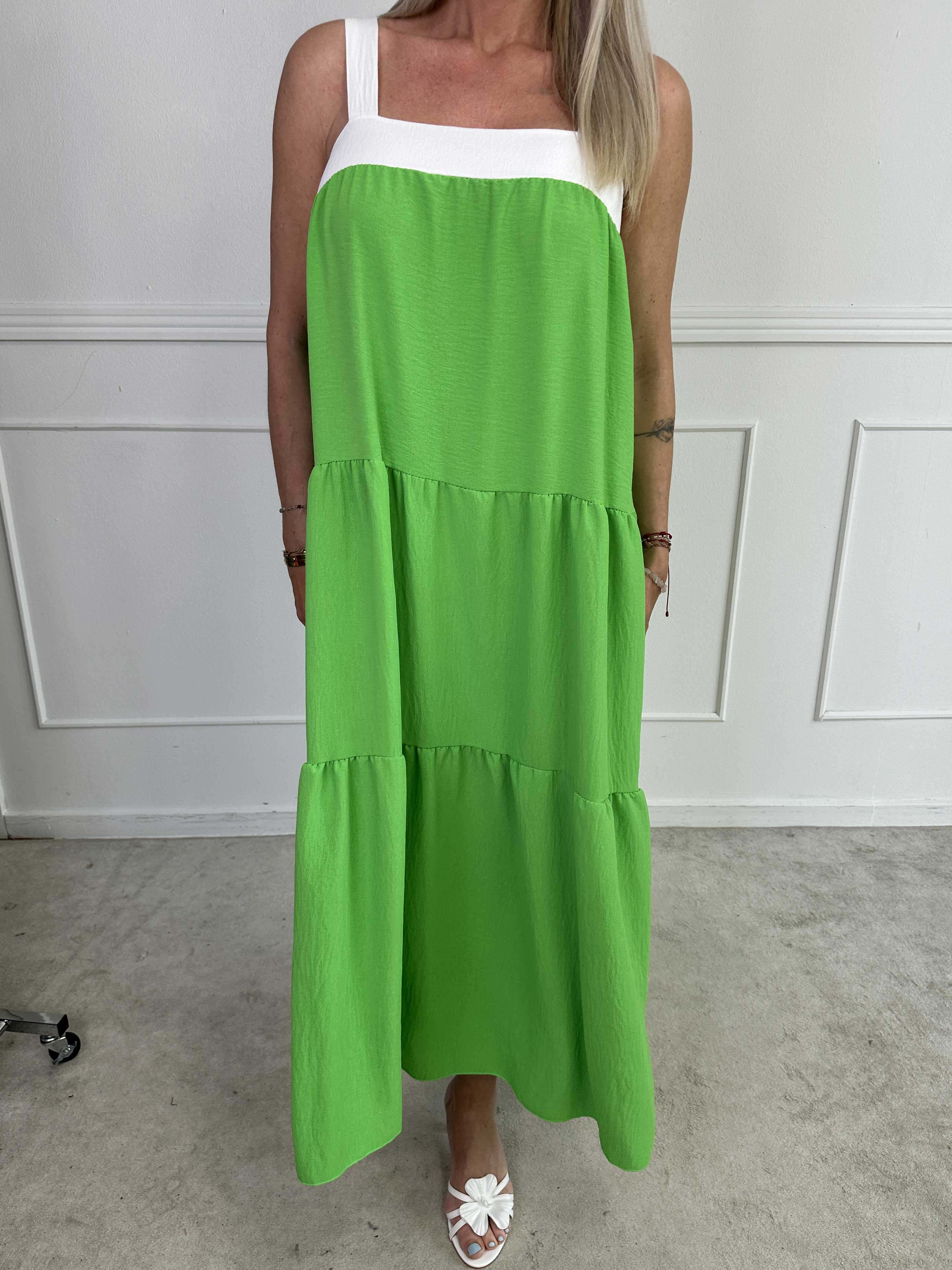 Glenna - Lång lager på lager klänning i viskos med vita axelband