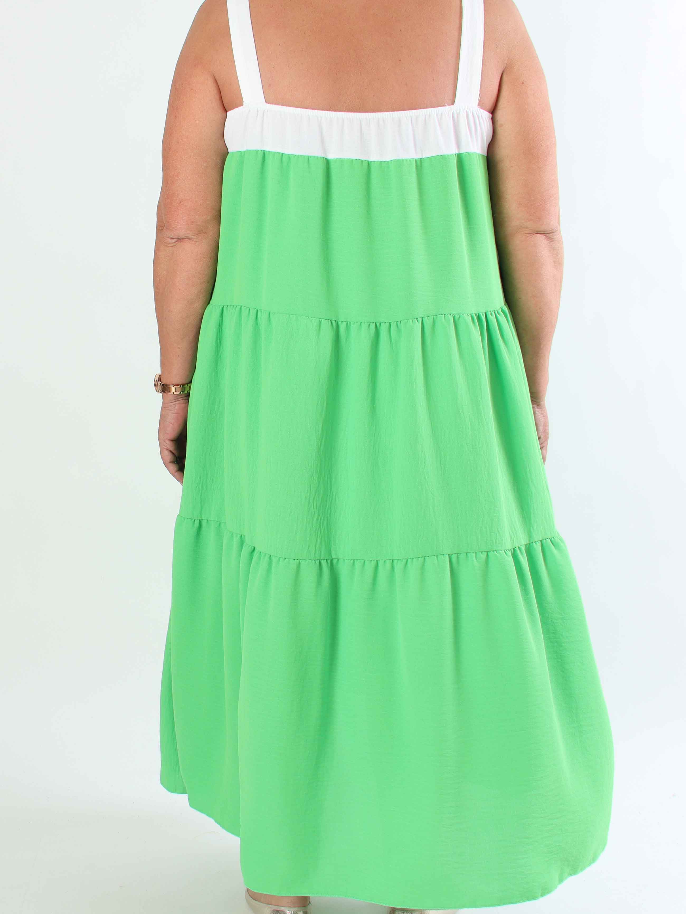 Glenna - Lång plus size klänning i viskos med vita axelband