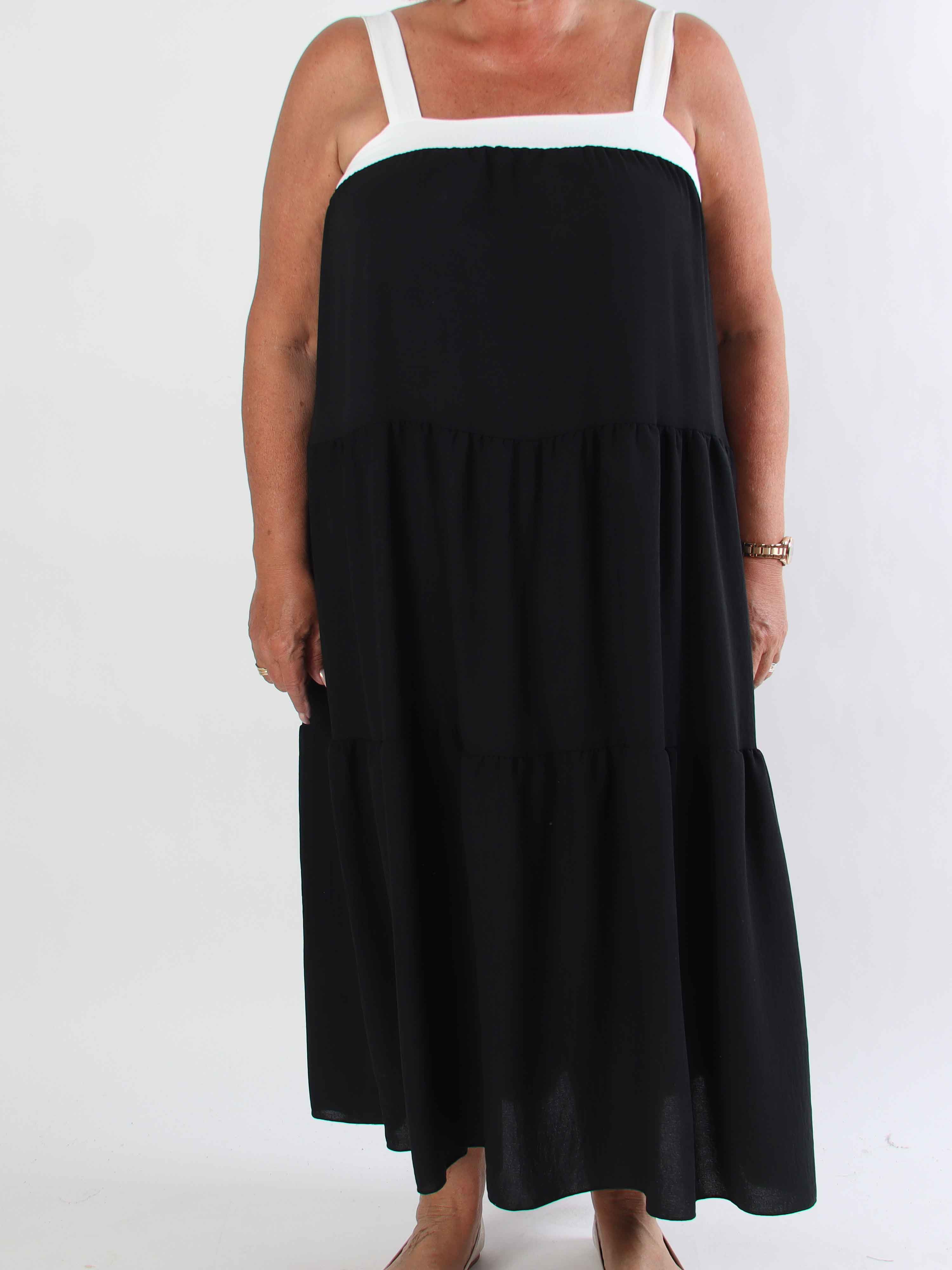 Glenna - Lång plus size klänning i viskos med vita axelband