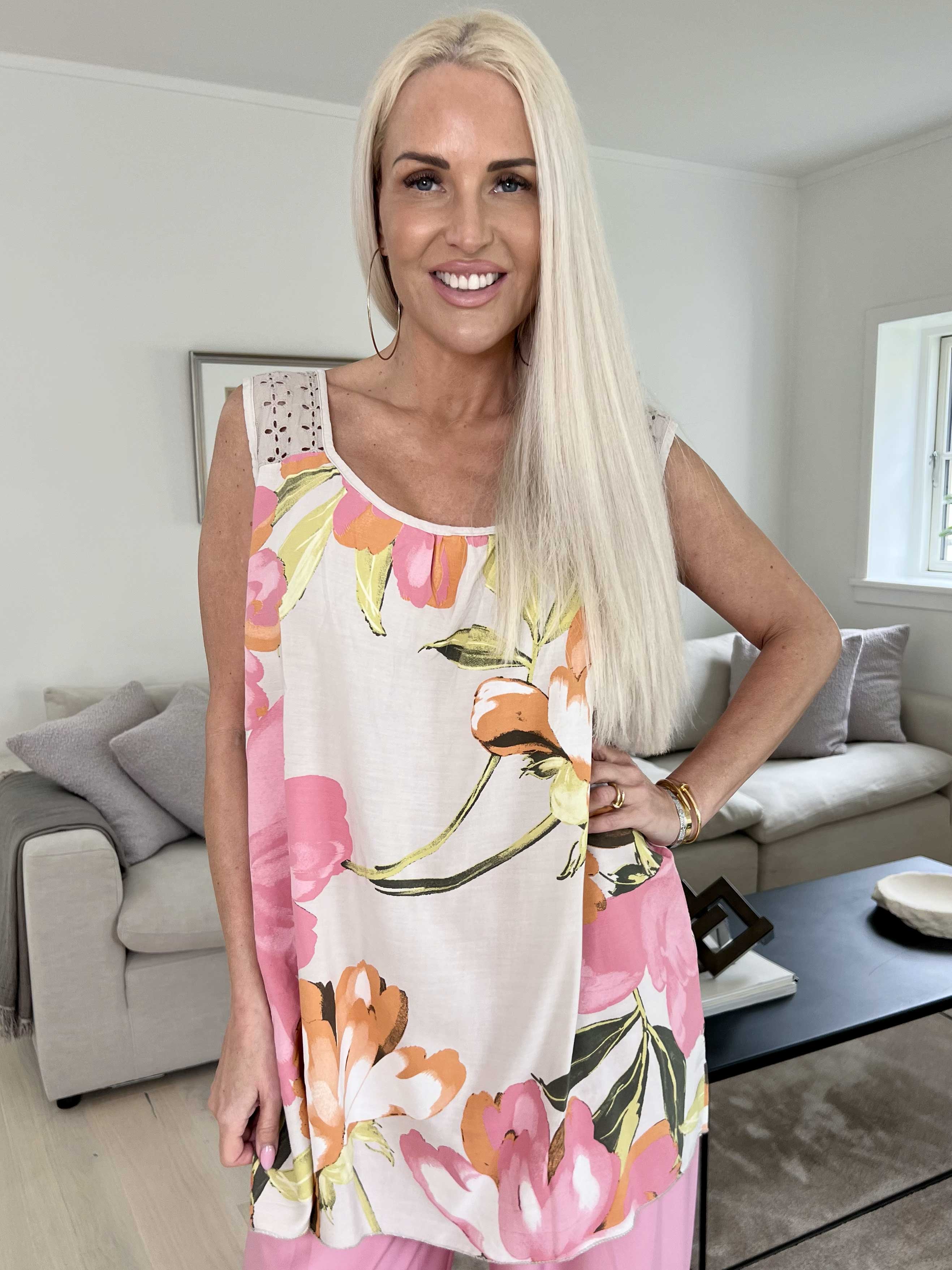 Goria - Söt blommig topp i lätt viskostyg