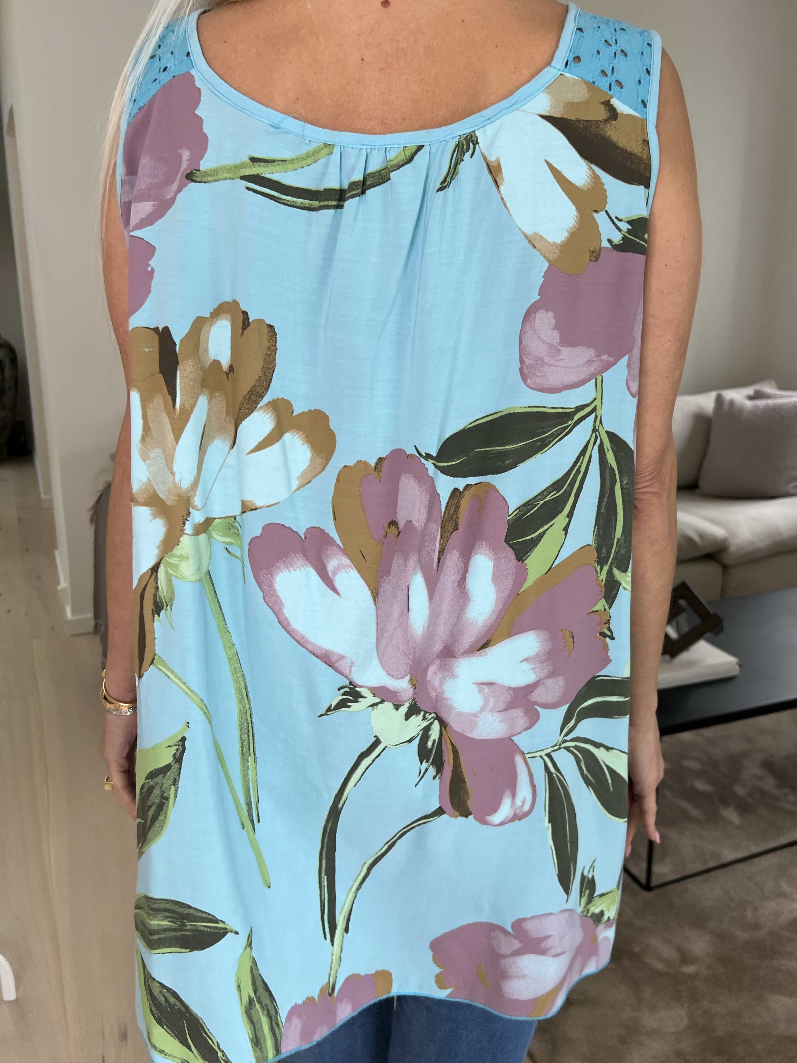 Goria - Söt blommig topp i lätt viskostyg