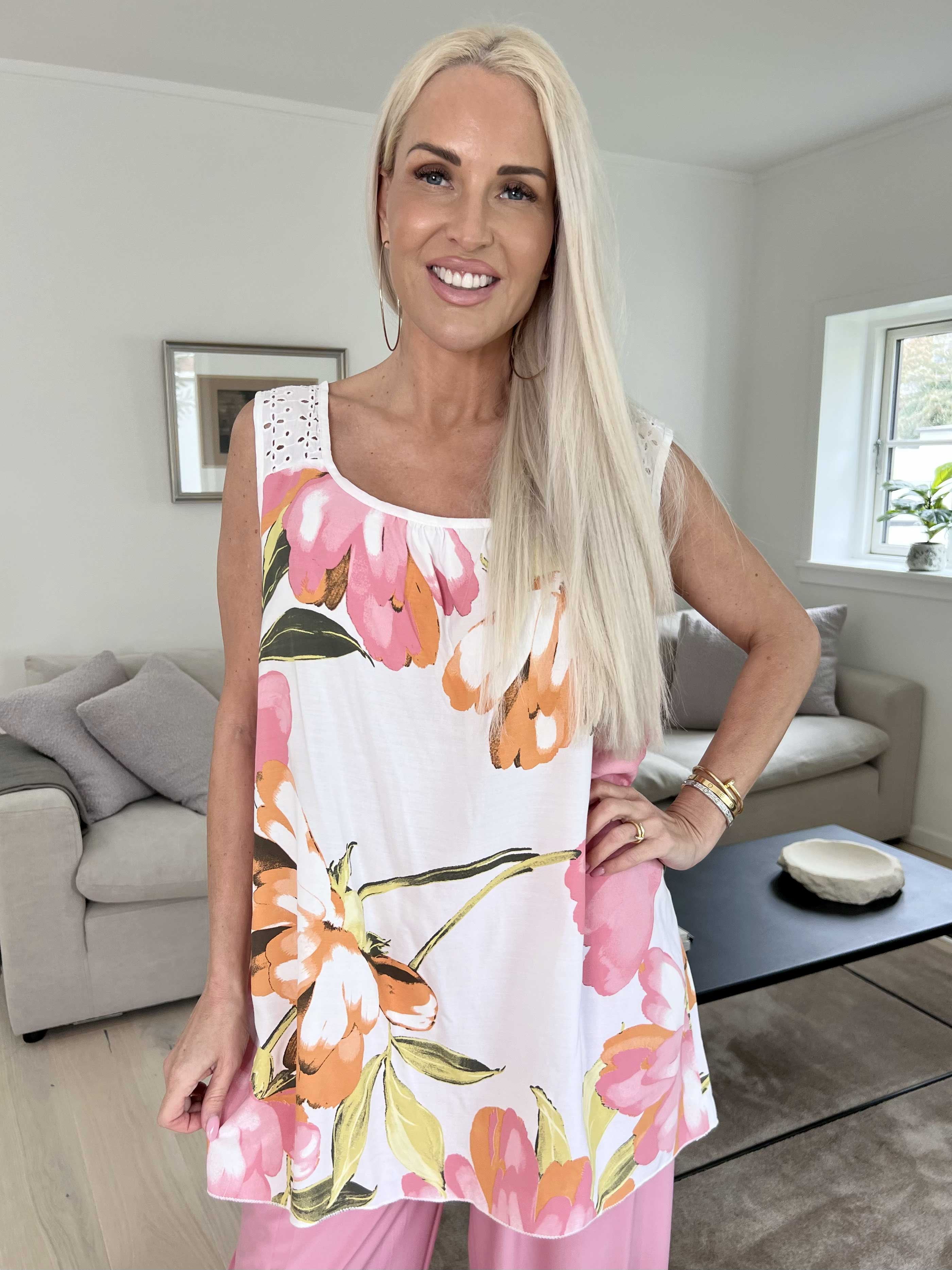 Goria - Söt blommig topp i lätt viskostyg