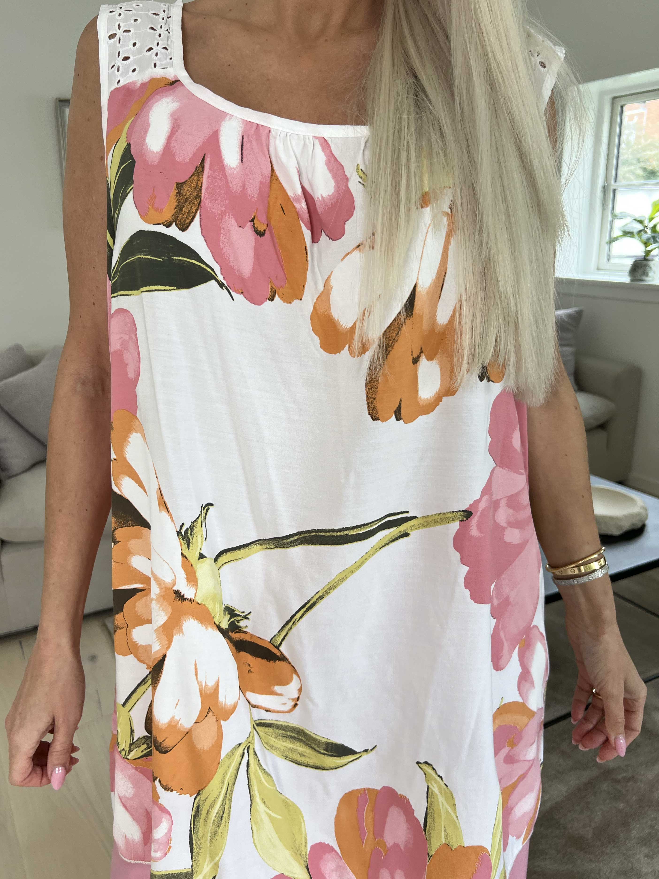 Goria - Söt blommig topp i lätt viskostyg