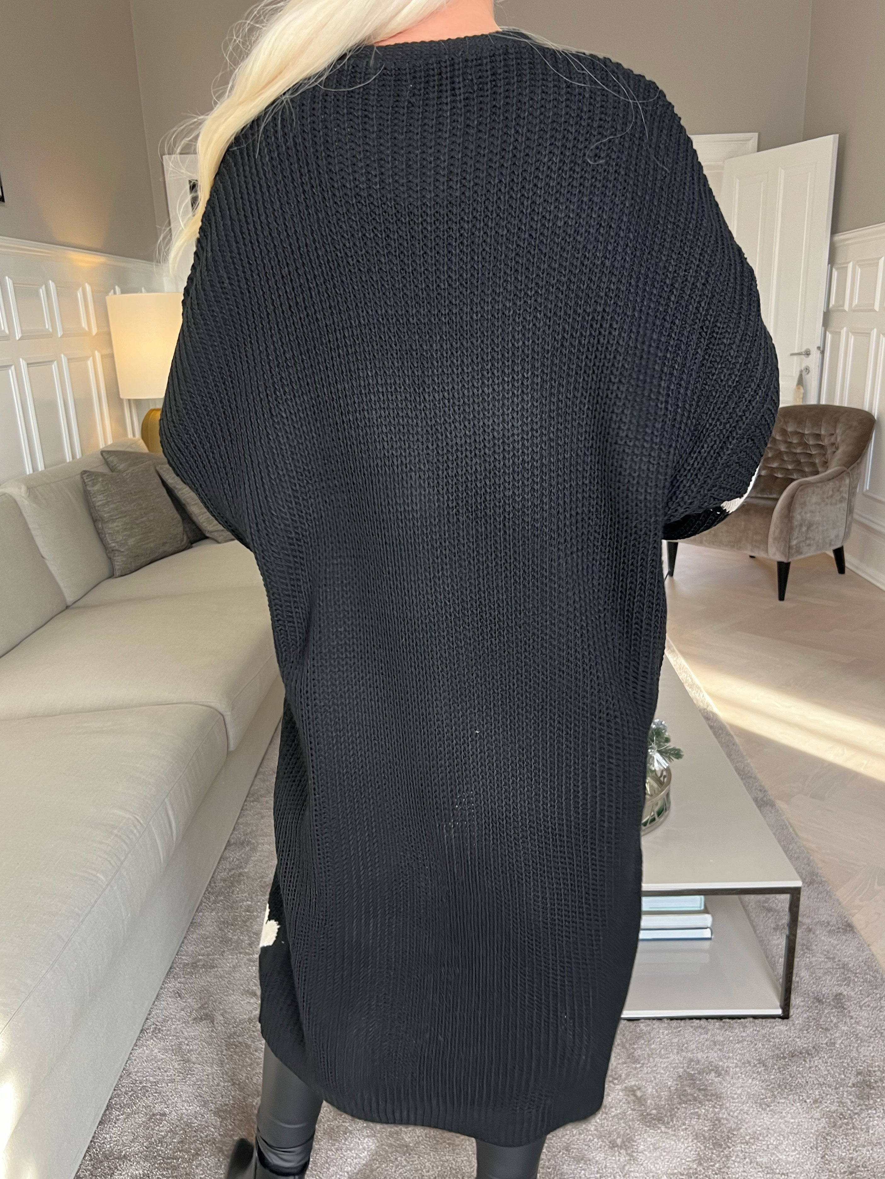 Grace - Lång stickad kofta med hjärtan och ballongärmar