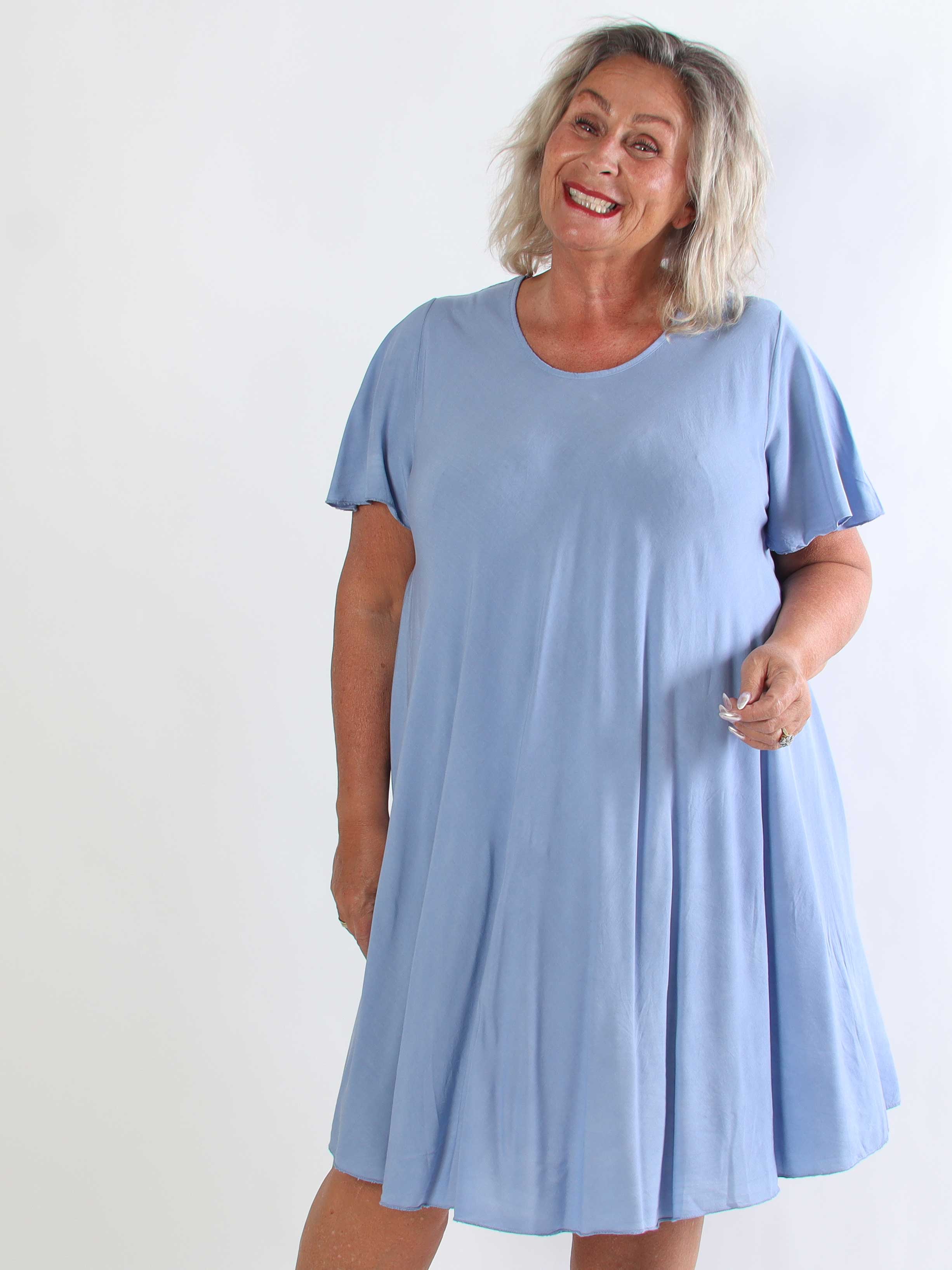Gracia - Kort plus size t-shirt kjole i viskose med A-facon
